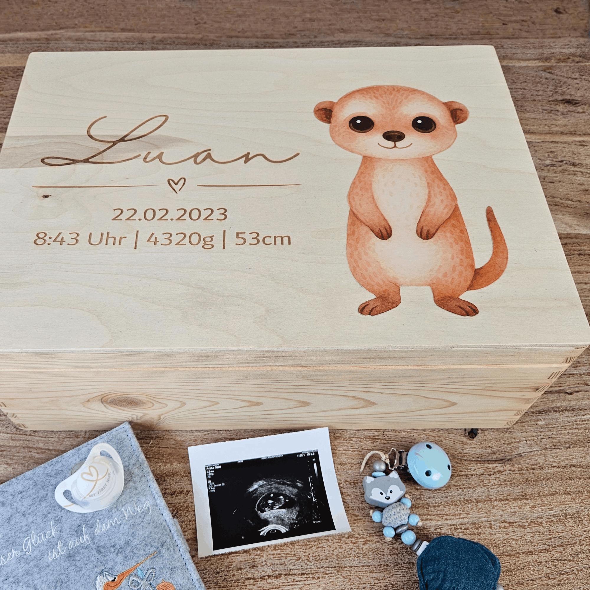 Personalisierte Erinnerungskiste Baby aus Holz – mit Tiermotiv & Geburtsdaten