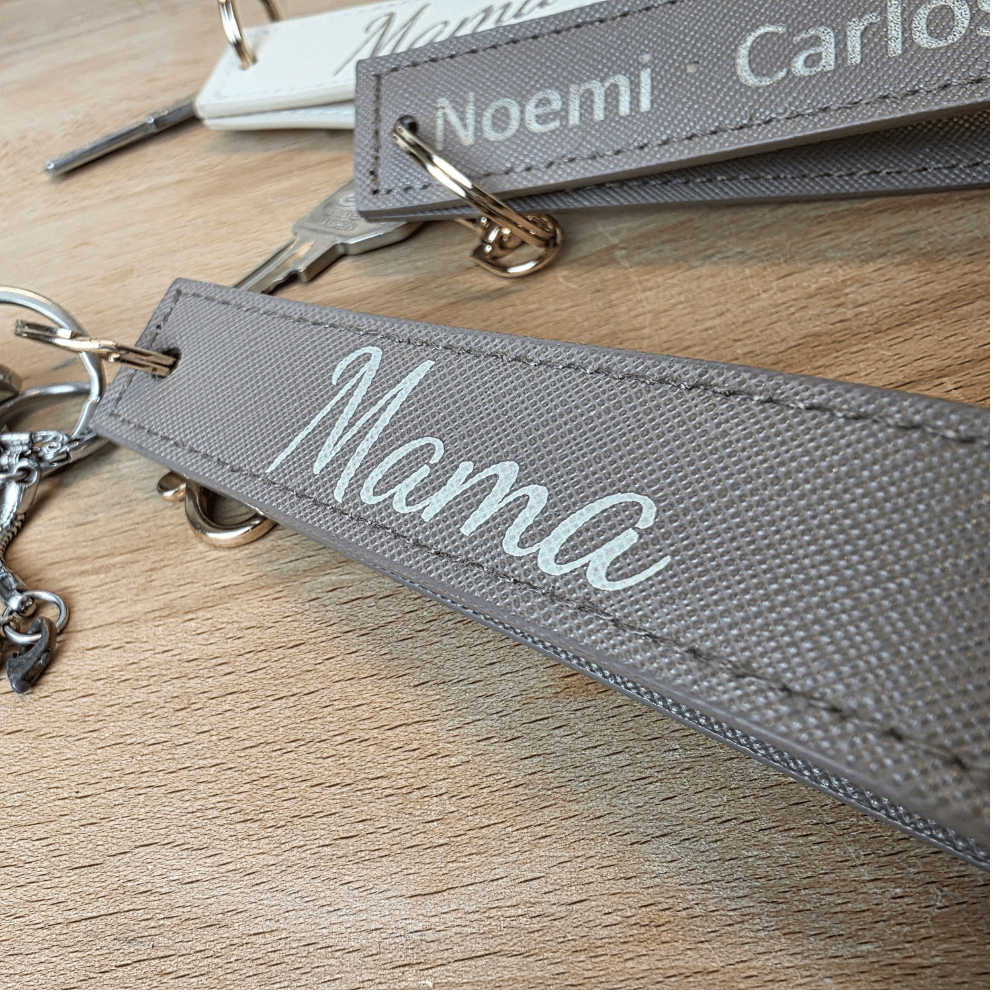 Personalisierter Schlüsselanhänger mit Namen & Gravur – Mama, Oma, Papa oder Opa