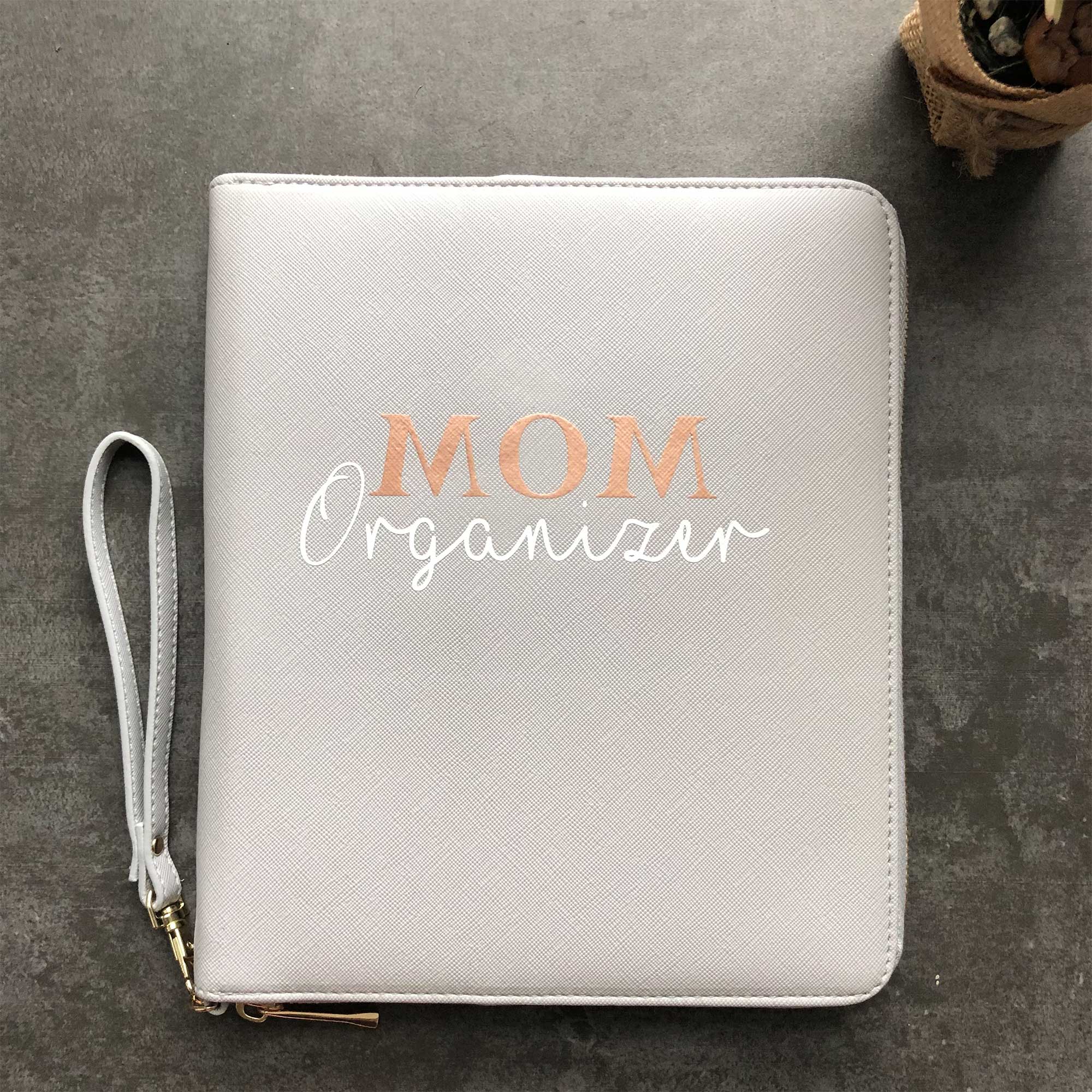 MOM Organizer personalisiert | Mutterpasshülle & U-Heft Organizer | Schutzhülle für Mutterpass & Kinderunterlagen