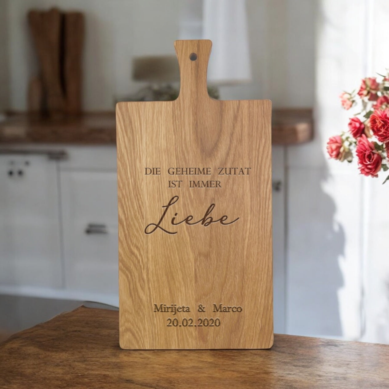 Schneidebrett Hochzeit personalisiert – Die geheime Zutat ist immer Liebe | Geschenk Brautpaar | Eichenholz mit Namen & Datum