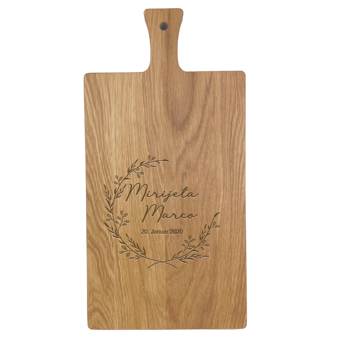 Liebevoll graviertes Schneidebrett mit Griff als Hochzeitsgeschenk für Brautpaare oder Verliebte