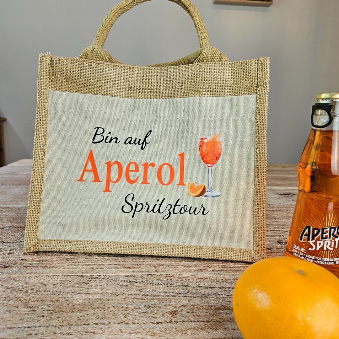 Aperol Geschenktasche mit Aufdruck 'Bin auf Aperol Spritztour' frontal fotografiert
