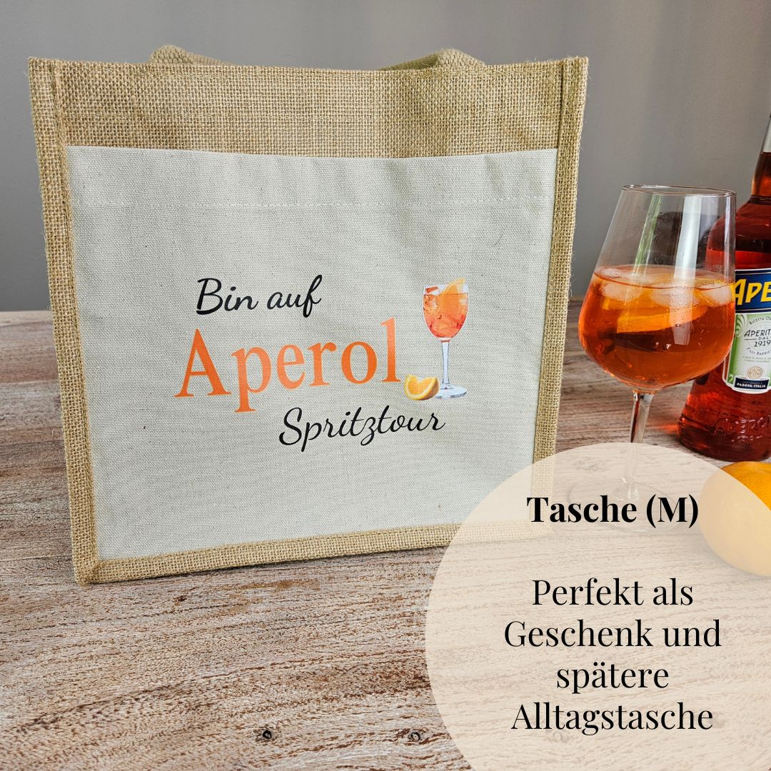 Aperol Tasche mit Glas und Flasche auf dem Tisch – Geschenkidee für Spritz-Fans