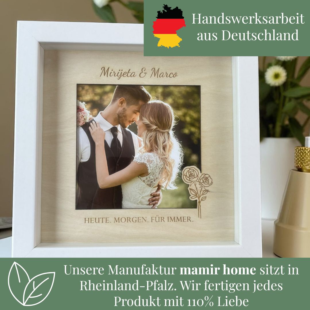 Personalisiertes Hochzeitsgeschenk: Bilderrahmen mit Gravur und Fotoausschnitt 15x15 cm – Maße 22,5 x 22,5 cm.