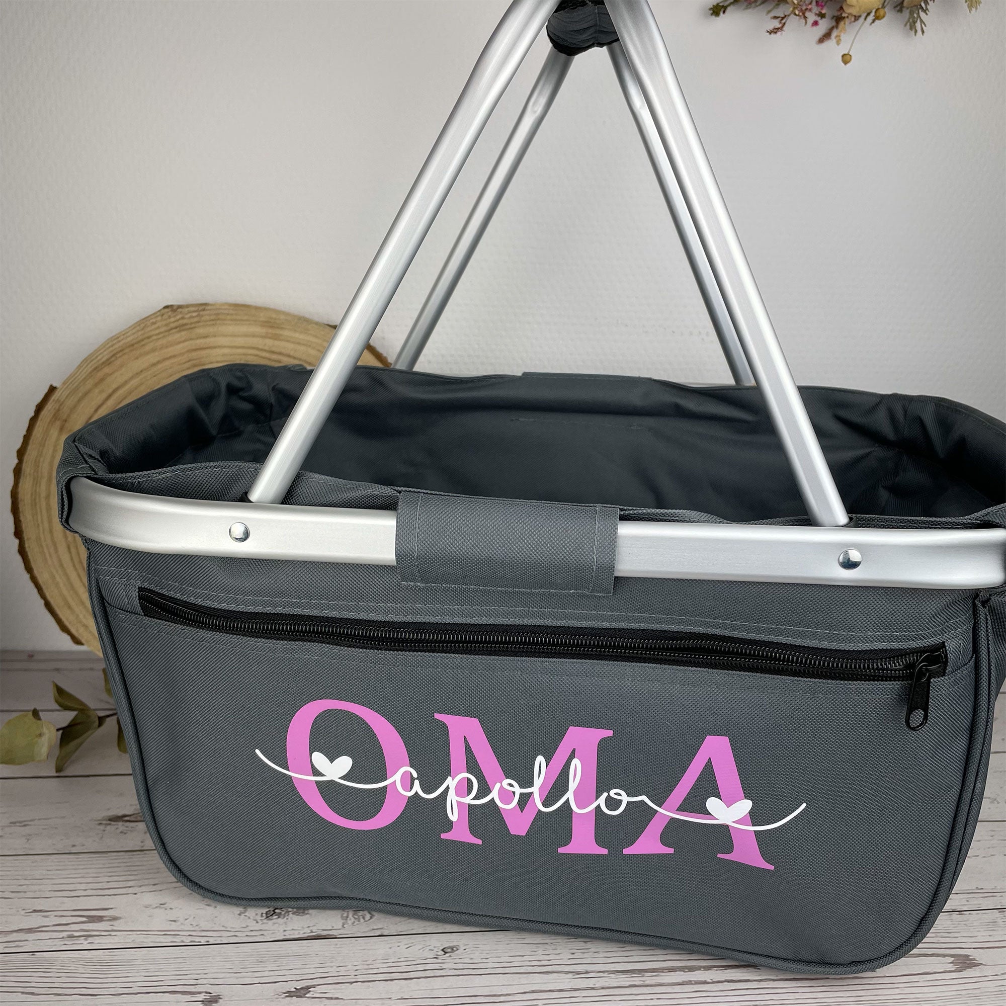 Einkaufskorb personalisiert für Oma mit Namen apollo in Light Berry auf anthrazitfarbenem Korb