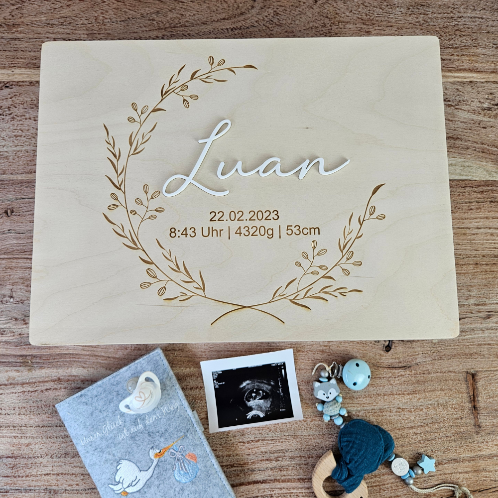 Erinnerungskiste Baby personalisiert mit 3D Namen – Holz Erinnerungsbox zur Geburt & Taufe – Geburtsgeschenk & Taufgeschenk