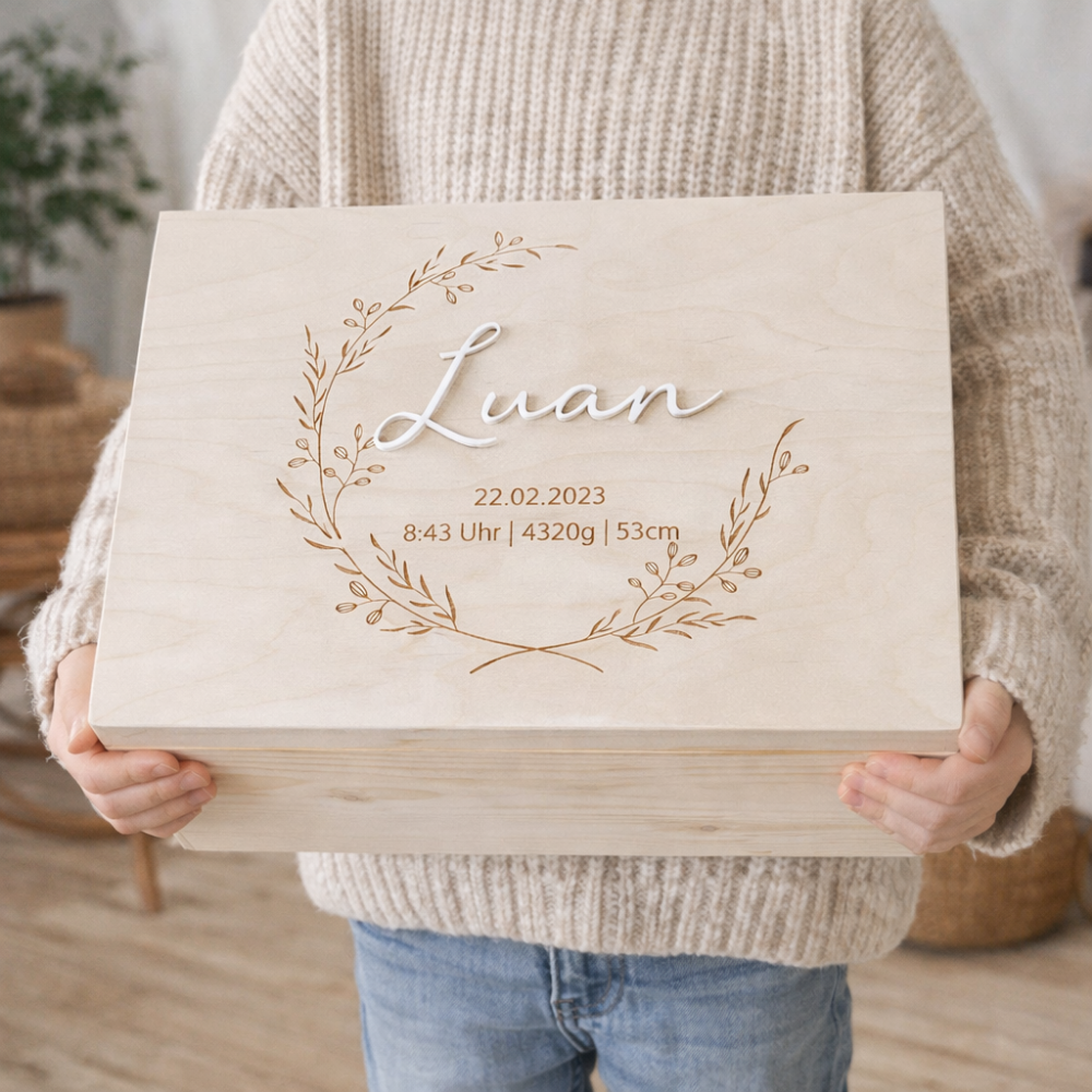 Erinnerungskiste Baby personalisiert mit 3D Namen – Holz Erinnerungsbox zur Geburt & Taufe – Geburtsgeschenk & Taufgeschenk