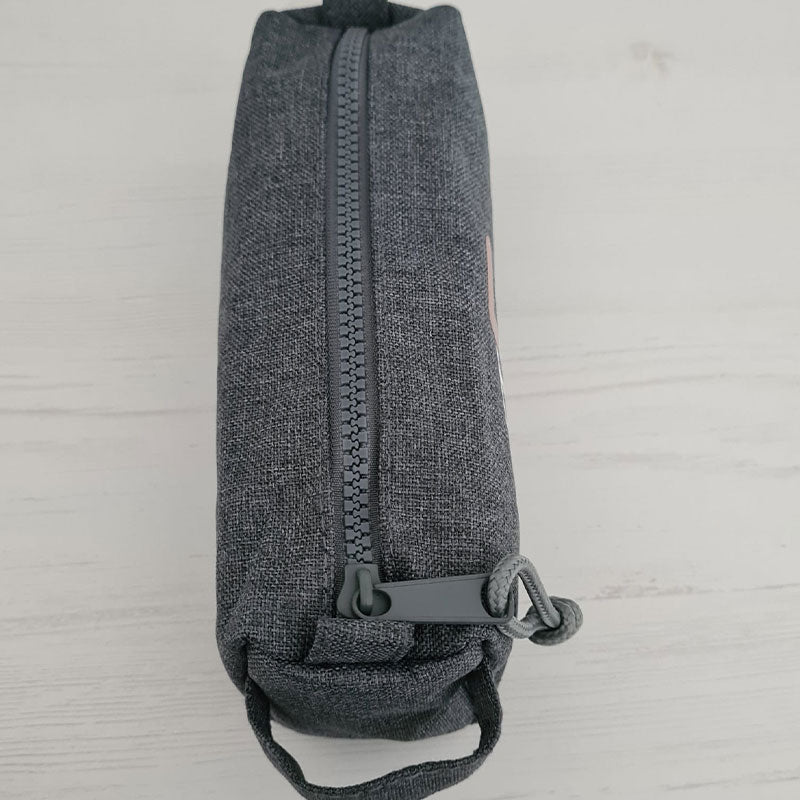 Federmäppchen personalisiert mit Namen & Initial – für Mädchen & Jungen