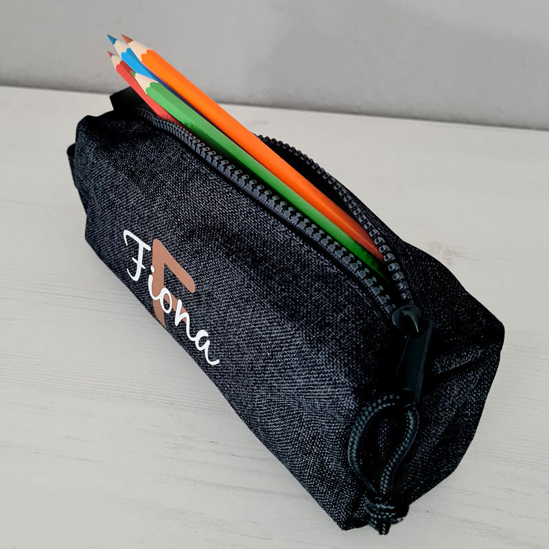 Federmäppchen personalisiert mit Namen & Initial – für Mädchen & Jungen