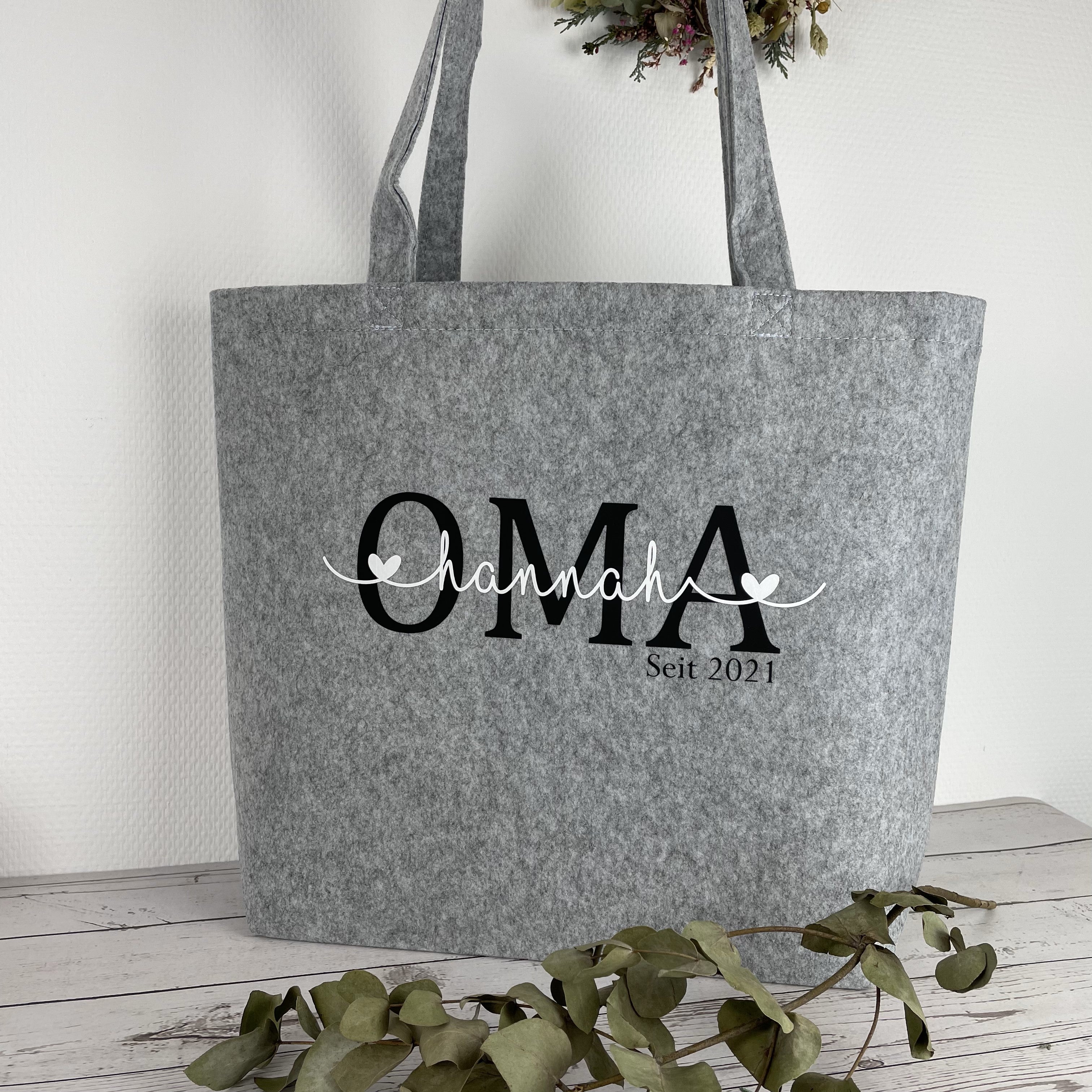 Tasche Oma personalisiert mit Namen & Jahreszahl – Filztasche für Oma