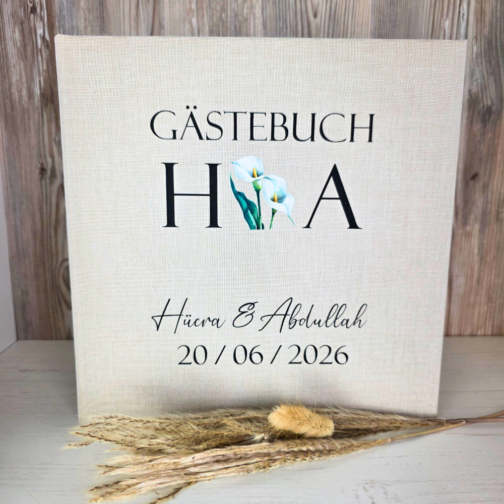 Beispielseiten eines personalisierten Fotoalbums zur Hochzeit mit Glückwünschen, Fotos, Polaroids und Erinnerungen.