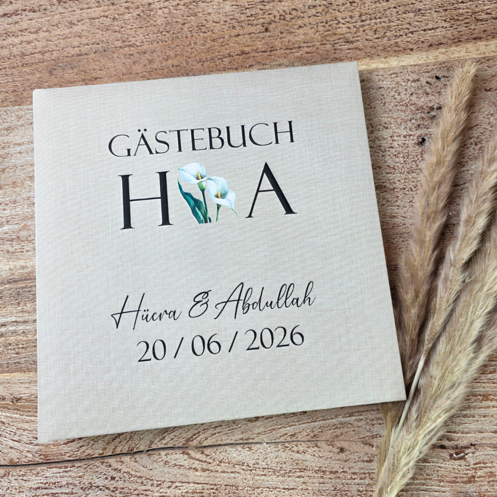 Quadratisches Gästebuch Hochzeit aus echtem Leinen mit Hardcover und individueller Personalisierung für das Brautpaar.