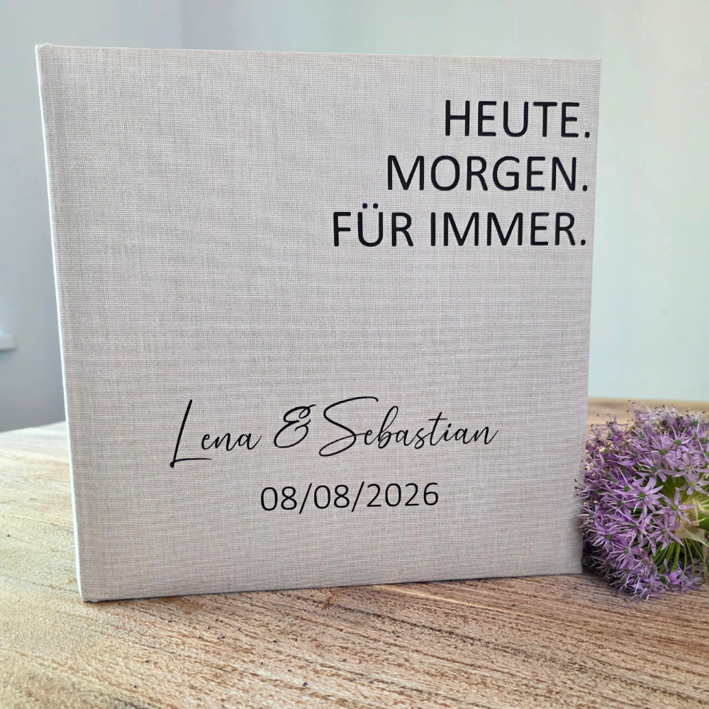 Personalisiertes Gästebuch Hochzeit mit Namen und Datum aus hochwertigem Leinen im zeitlosen minimalistischen Design.