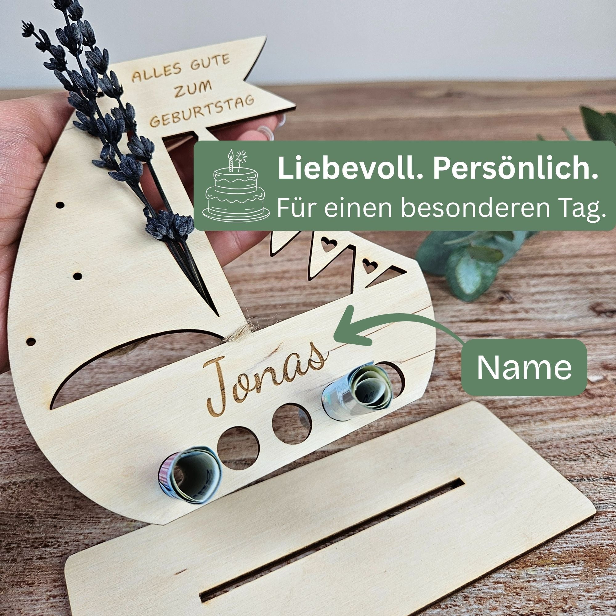 Liebevoll gestaltetes Geldgeschenk zum Geburtstag – Segelboot mit Namen Jonas, Gravur und Platz für Geldscheine