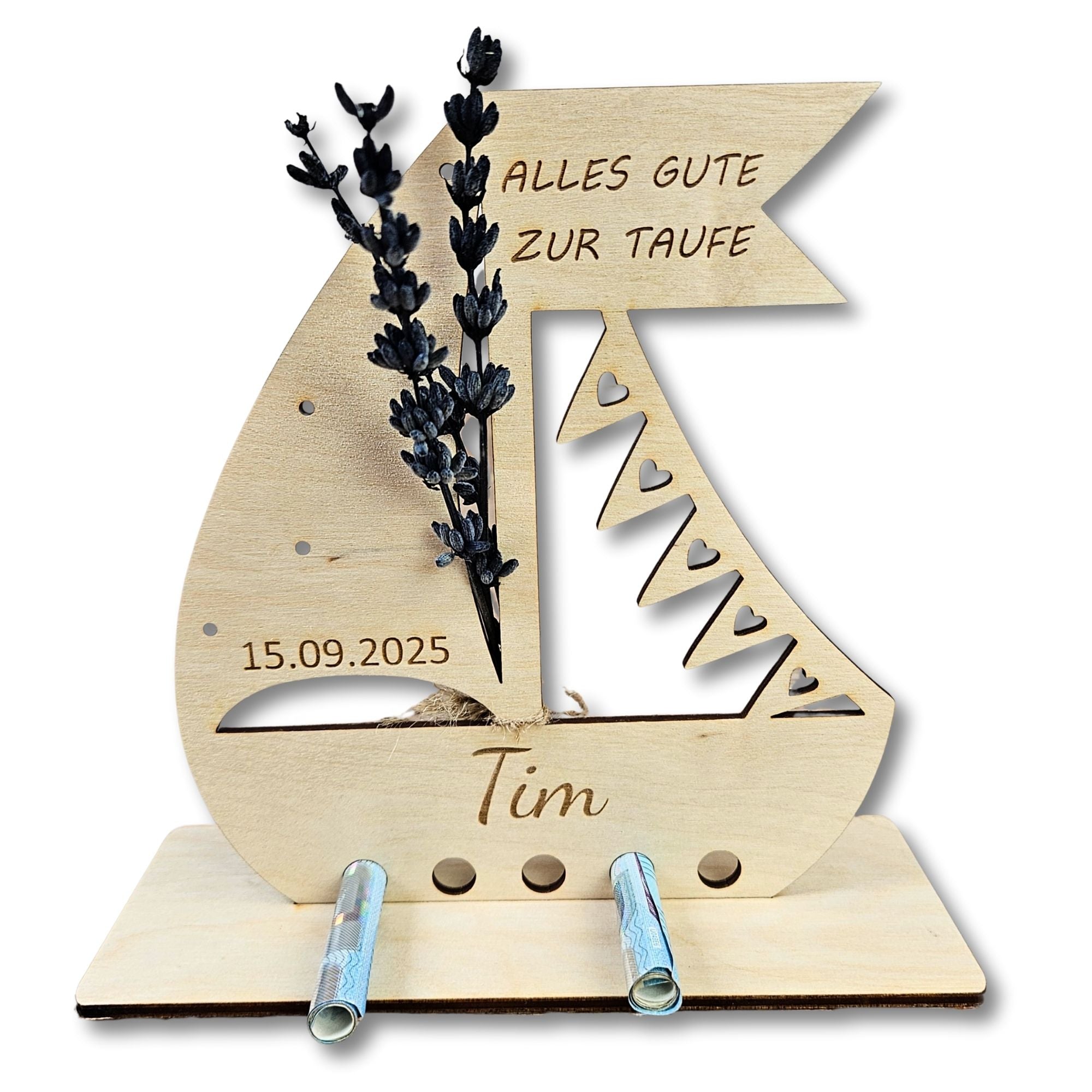 Personalisierte Geldgeschenk-Idee zur Taufe aus Holz in Form eines Segelboots mit Name und Datum graviert