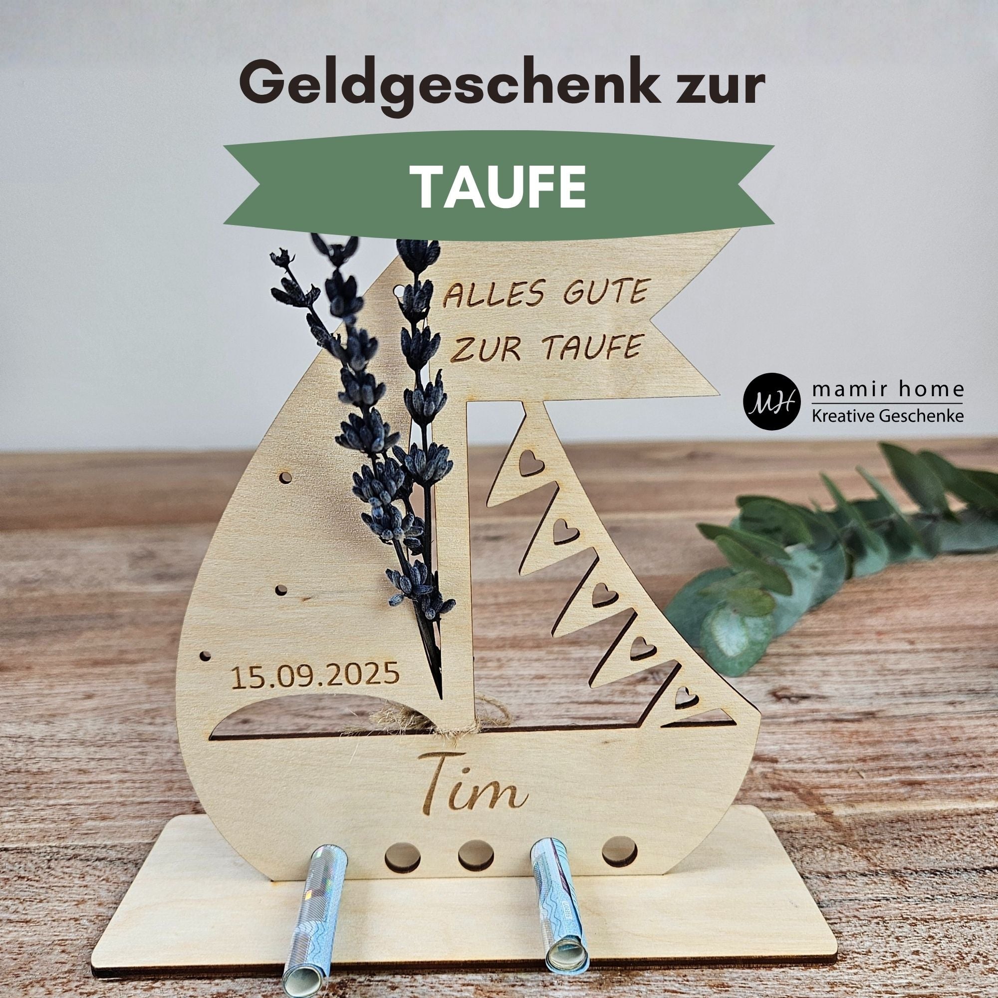 Personalisiertes Taufgeschenk aus Holz von mamir home mit Gravur und Trockenblumen
