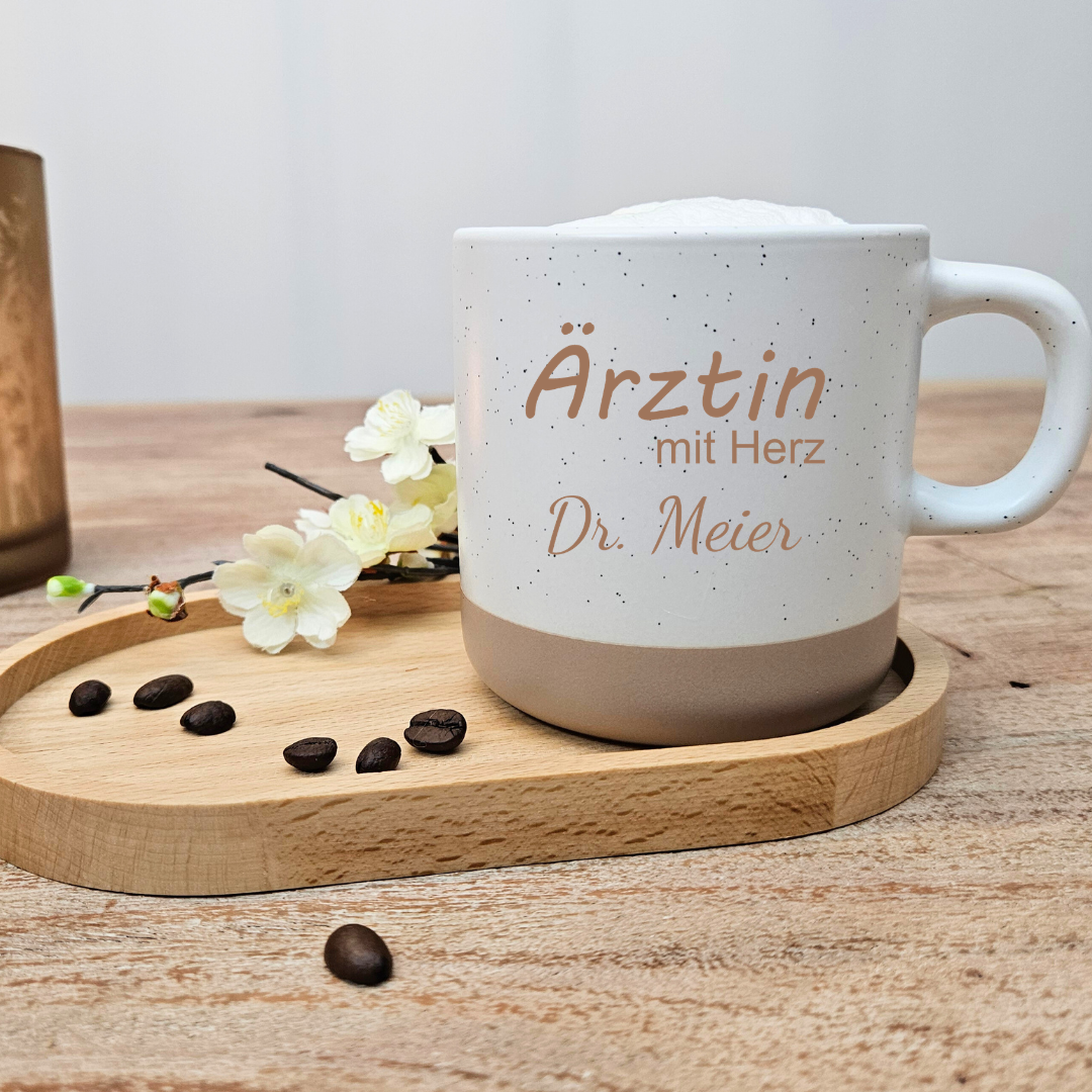 Ärztin mit Herz Tasse personalisiert mit Name – besonderes Dankeschön Geschenk für Arzt oder Ärztin