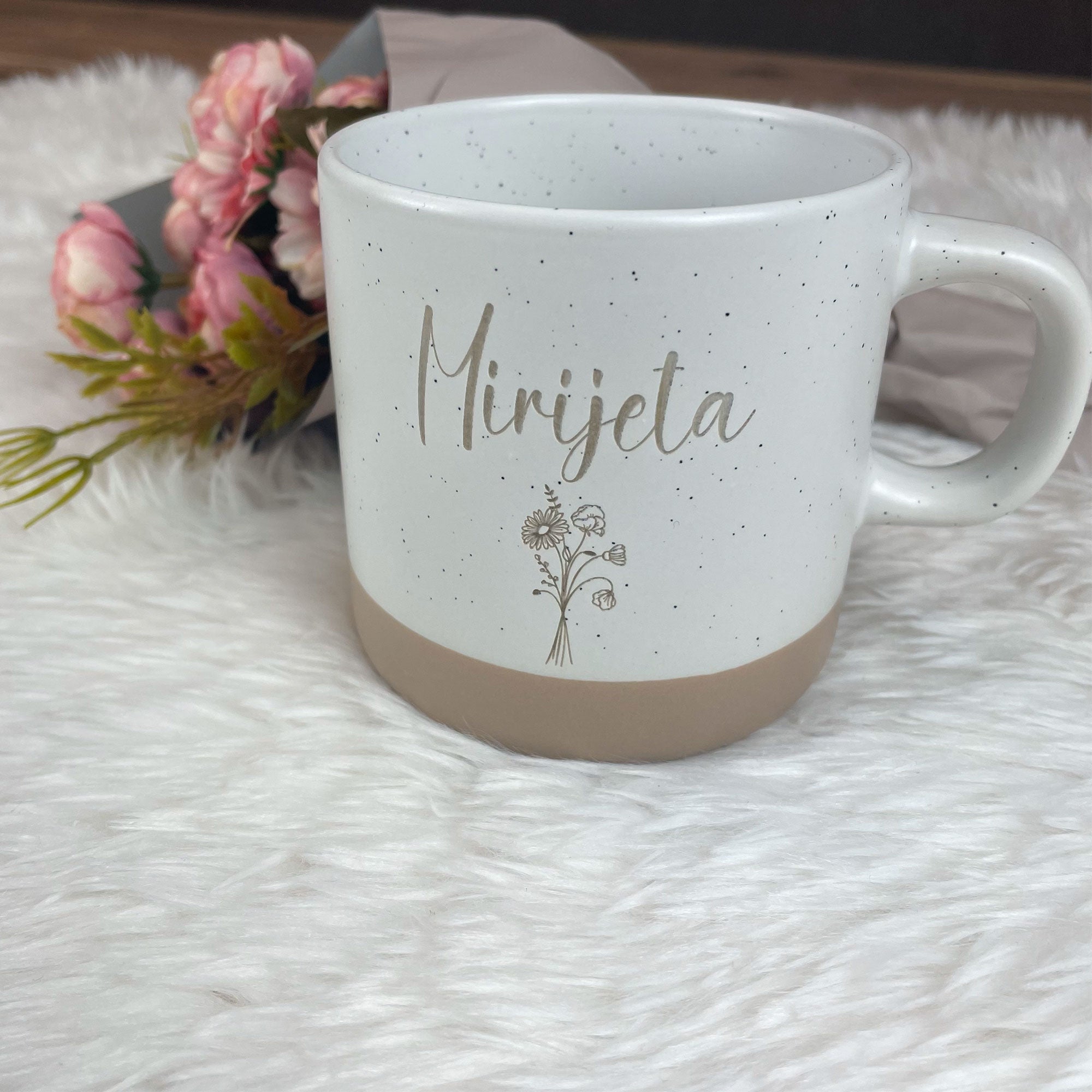Personalisierte Tasse mit Namen & Geburtsblume – einzigartiges Geschenk für Frauen
