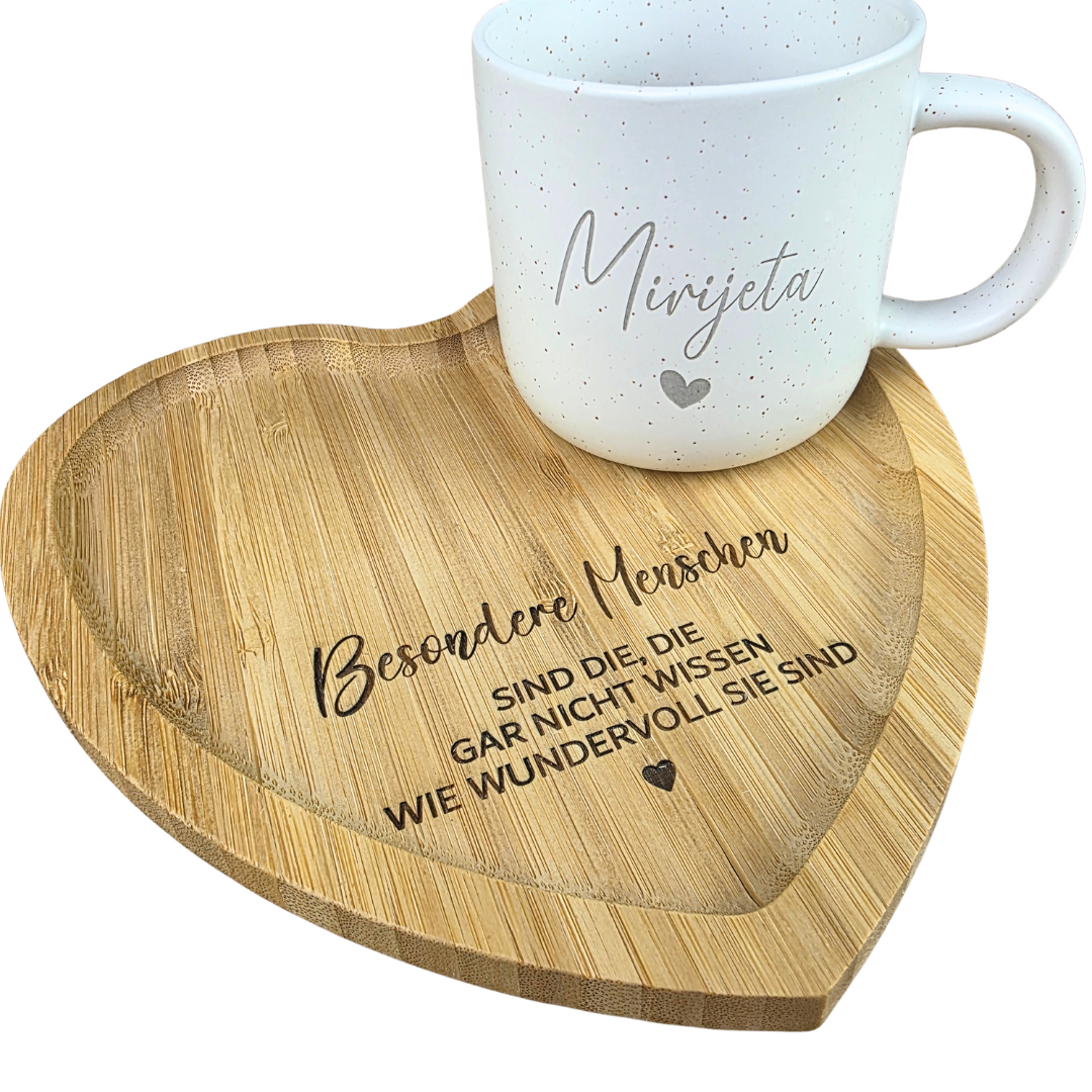 Personalisierte Tasse mit Namen und Herztablett als Geschenk für Freundin mit Spruch für besondere Menschen