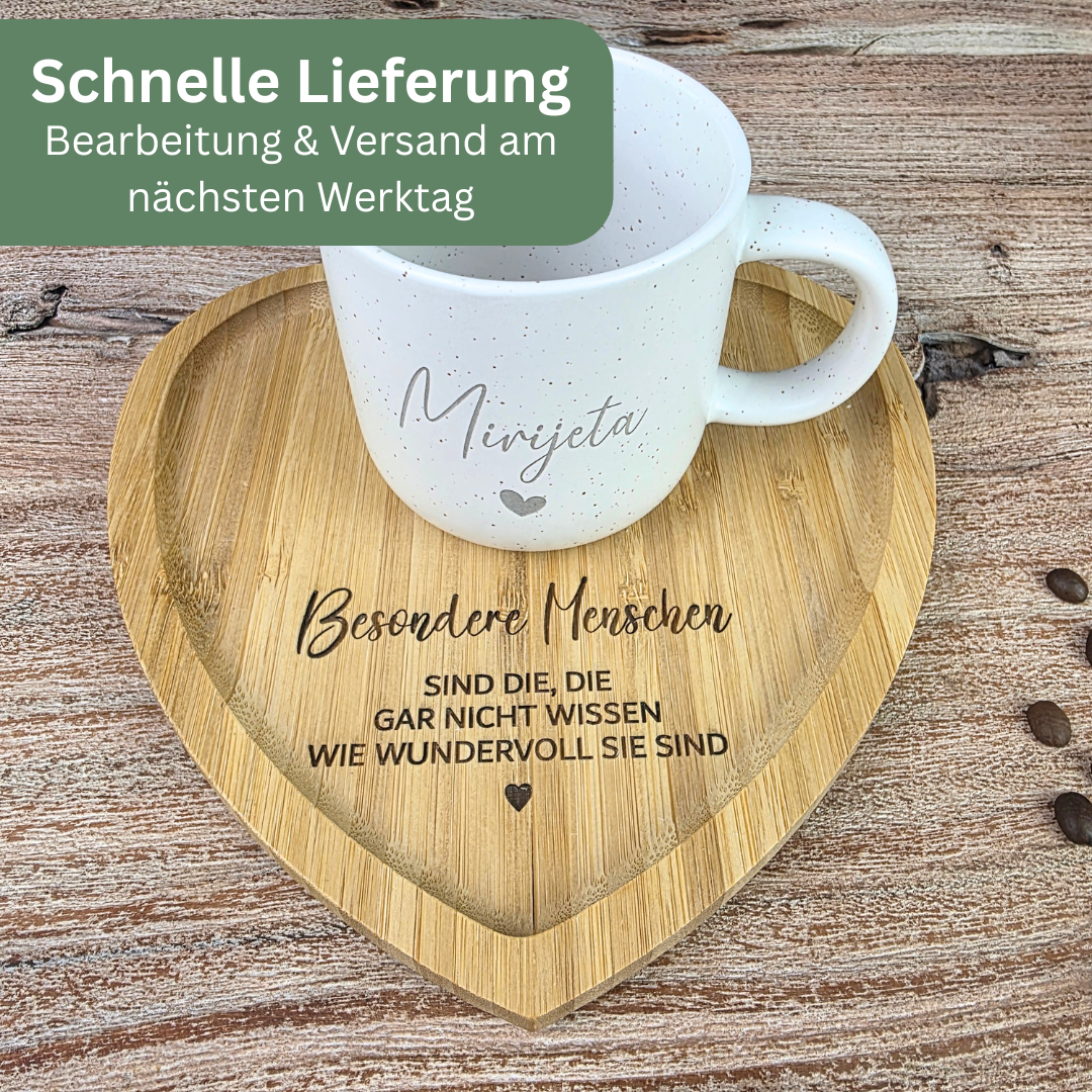 Geschenk für Schwester mit personalisierter Tasse und Herztablett als Erinnerungsgeschenk