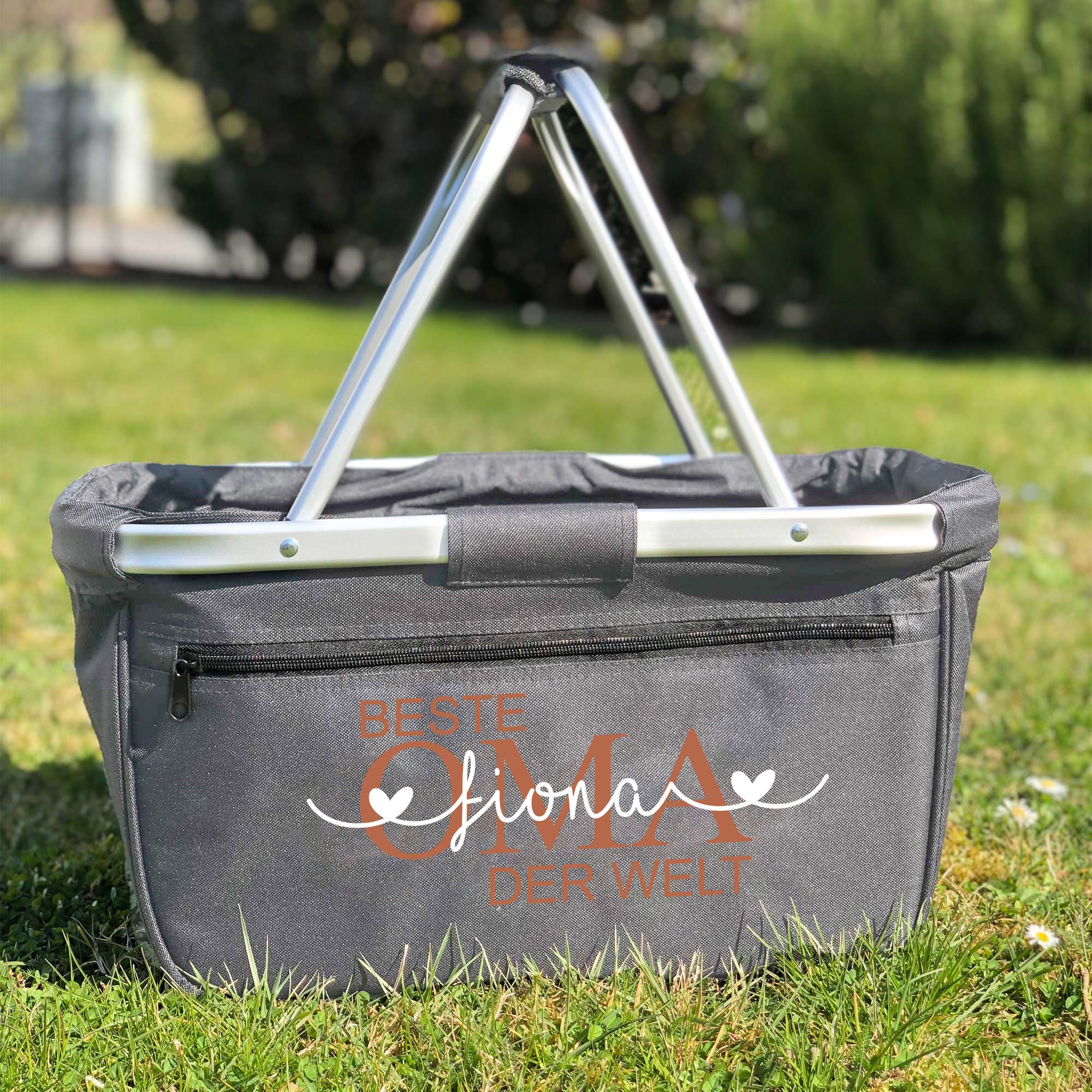 Einkaufskorb mit Namen Emma und Elias, Aufdruck Beste Mama der Welt, seitlich befüllt mit Obst