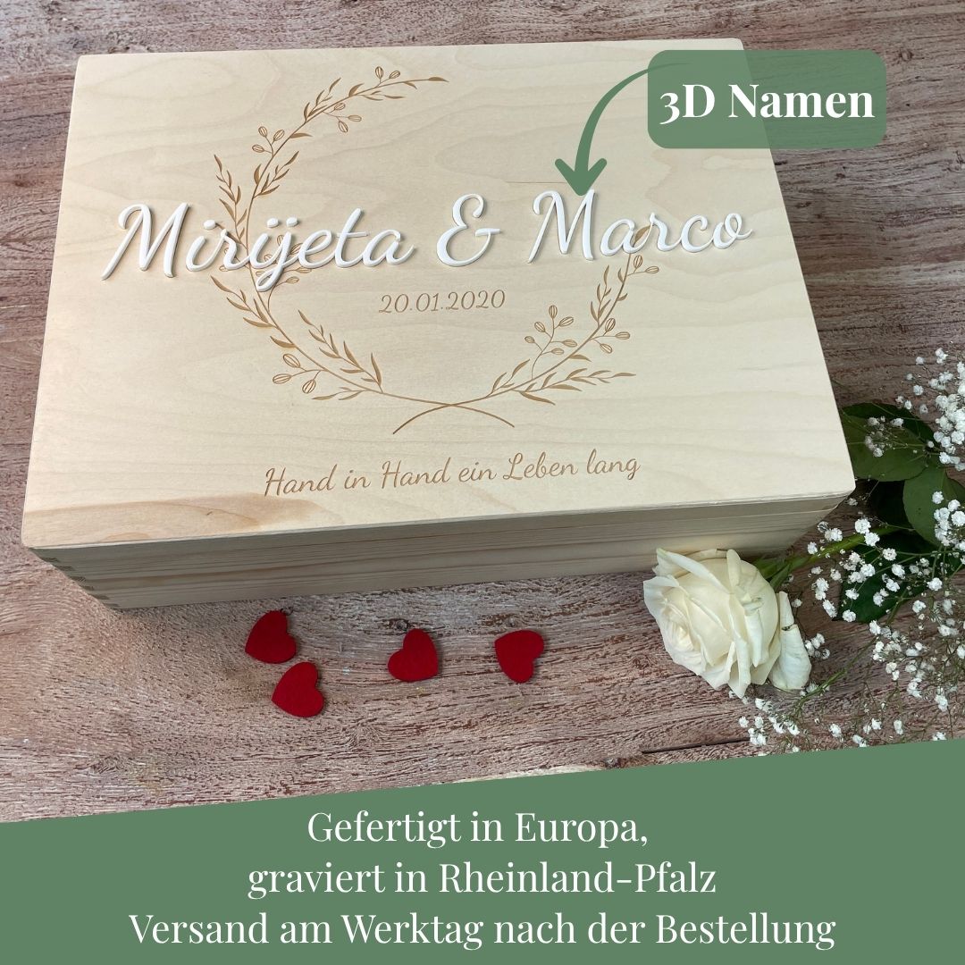 Personalisierte Holzkiste mit 3D-Namen und Gravur als individuelles Hochzeitsgeschenk.
