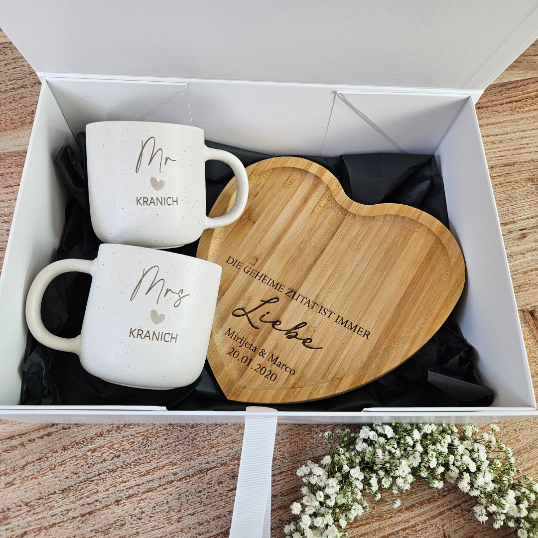Hochzeitsgeschenk personalisiert – Mr & Mrs Tassen mit Namen & Herz-Tablett | Geschenk für das Brautpaar | Steingut Tasse Neutral