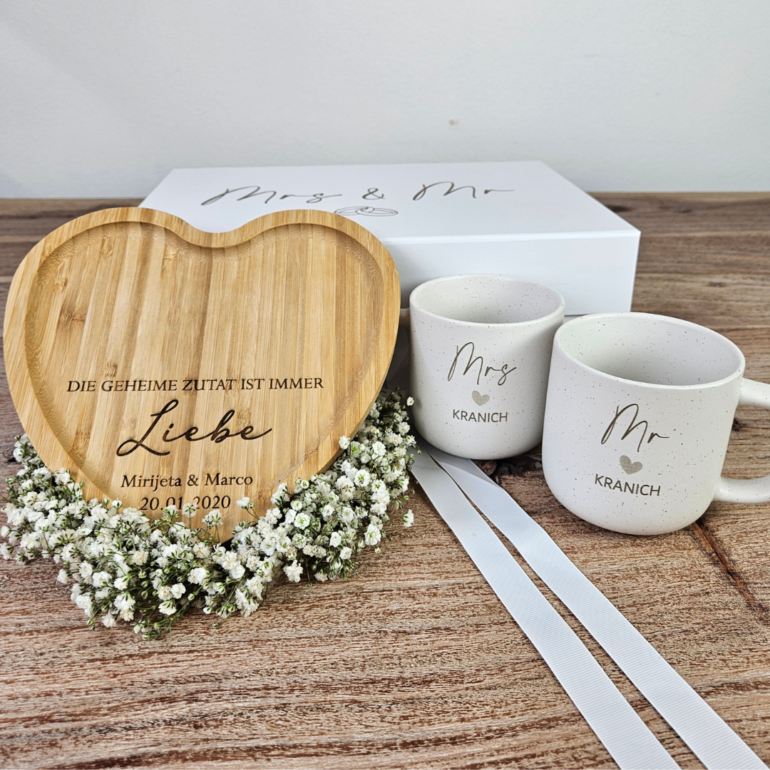 Hochzeitsgeschenk personalisiert – Mr & Mrs Tassen mit Namen & Herz-Tablett | Geschenk für das Brautpaar | Steingut Tasse Neutral