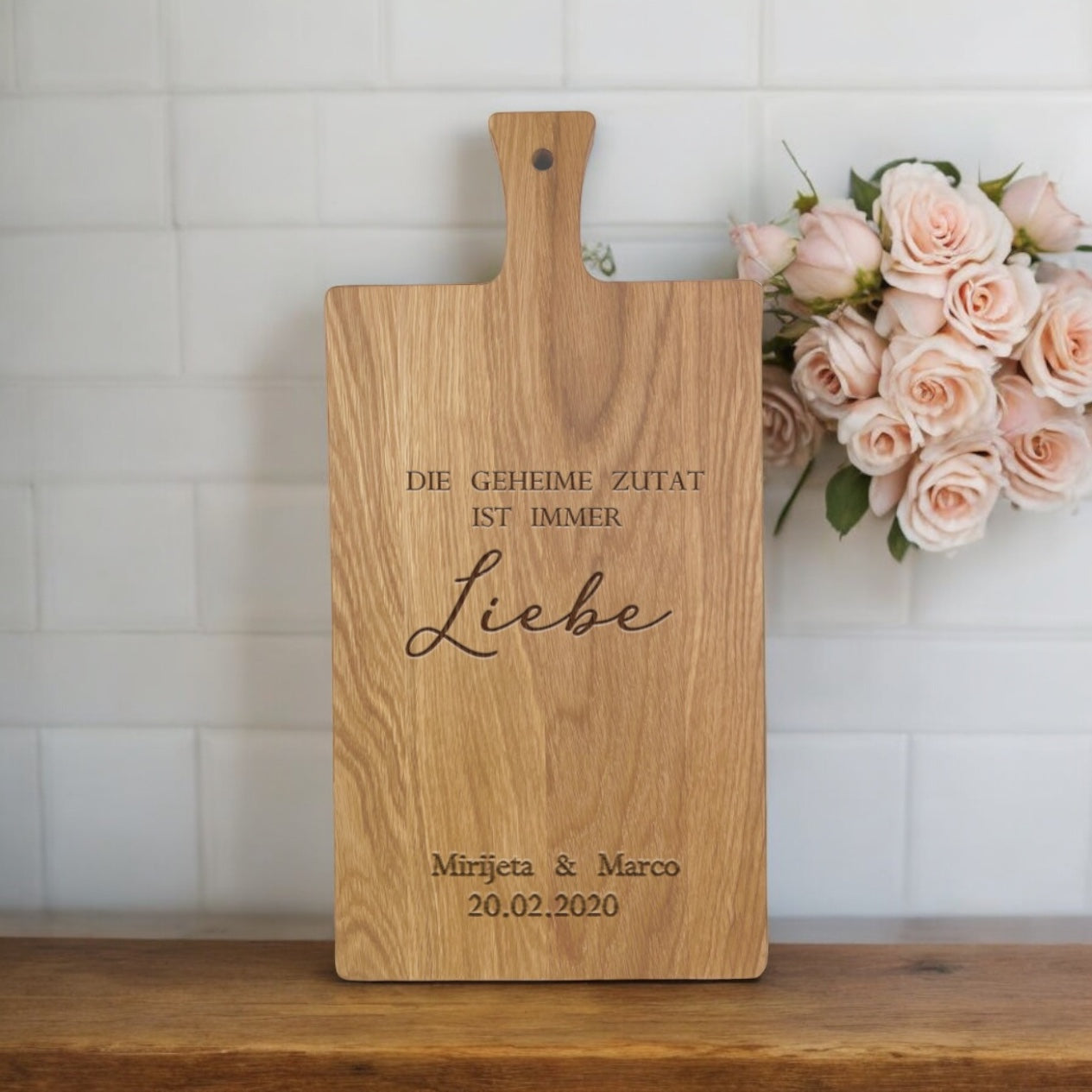 Schneidebrett Hochzeit personalisiert – Die geheime Zutat ist immer Liebe | Geschenk Brautpaar | Eichenholz mit Namen & Datum