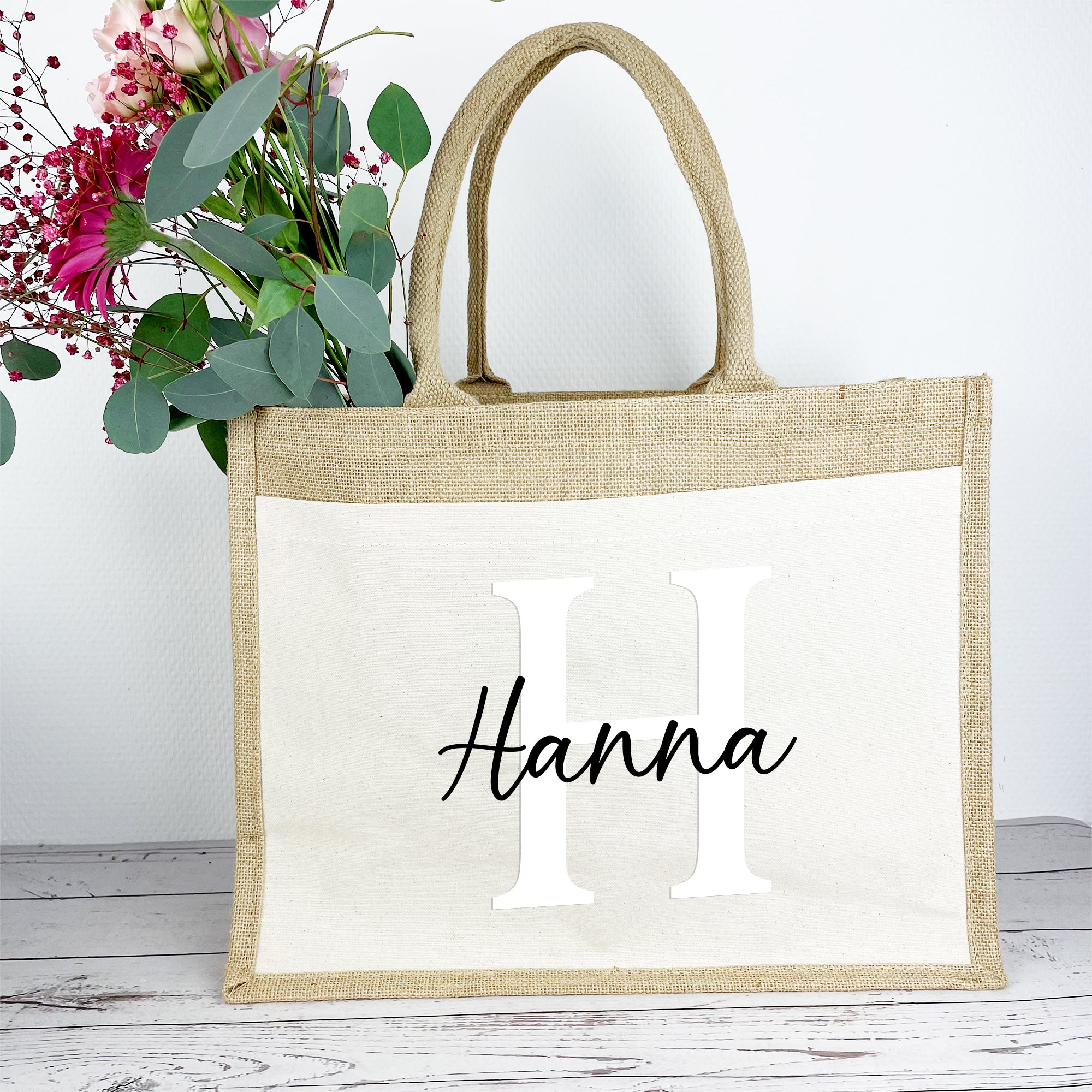 Große Jutetasche mit weißem Initial und Namen – personalisiertes Geschenk für Frauen oder Mamas.