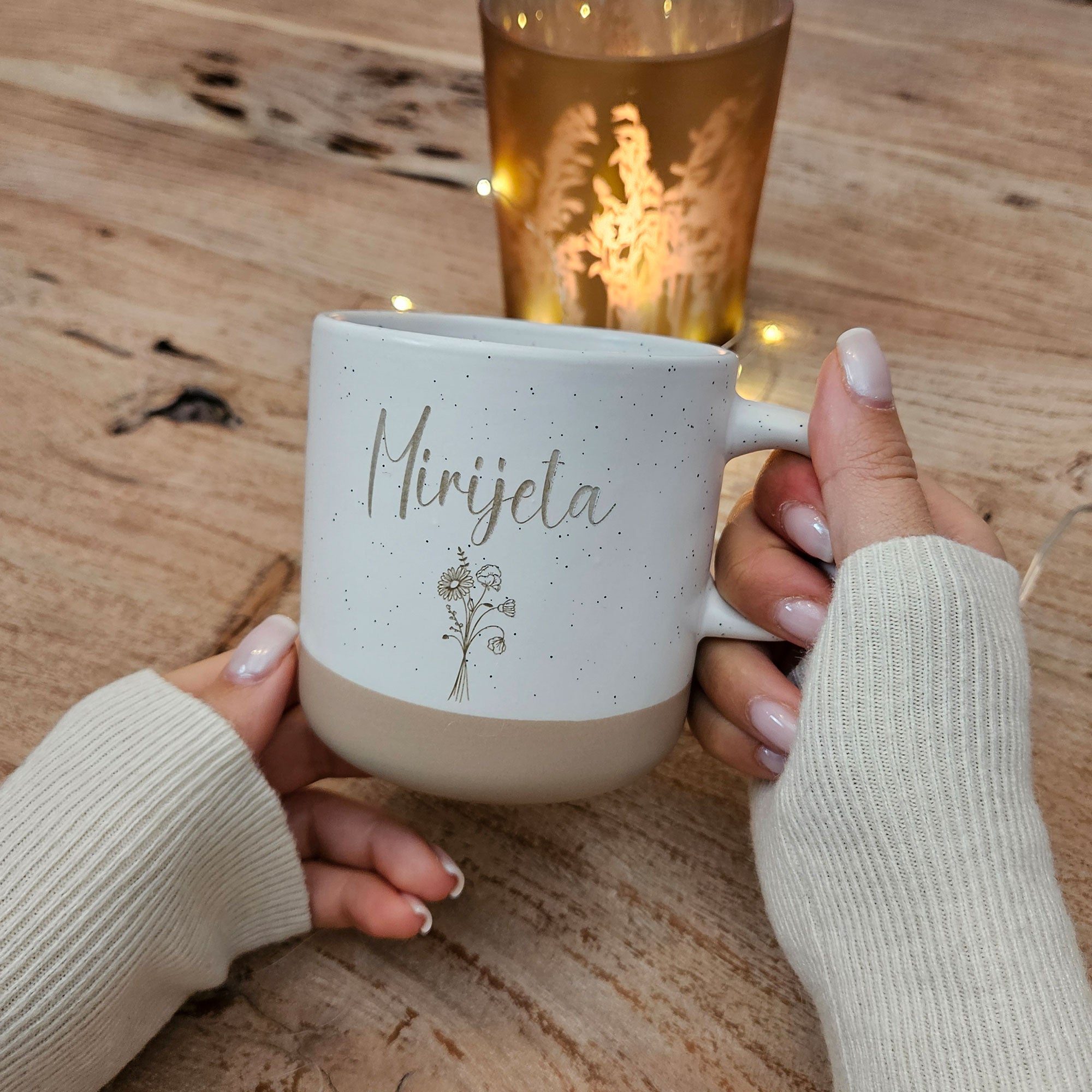 Personalisierte Tasse mit Namen & Geburtsblume – einzigartiges Geschenk für Frauen