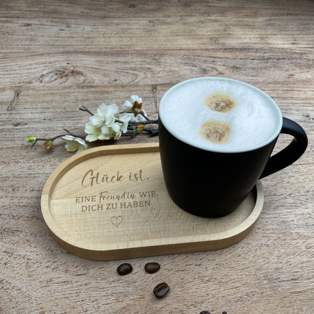 Dekoratives Holztablett mit graviertem Spruch und schwarzer Tasse – Geschenkidee für die beste Freundin.