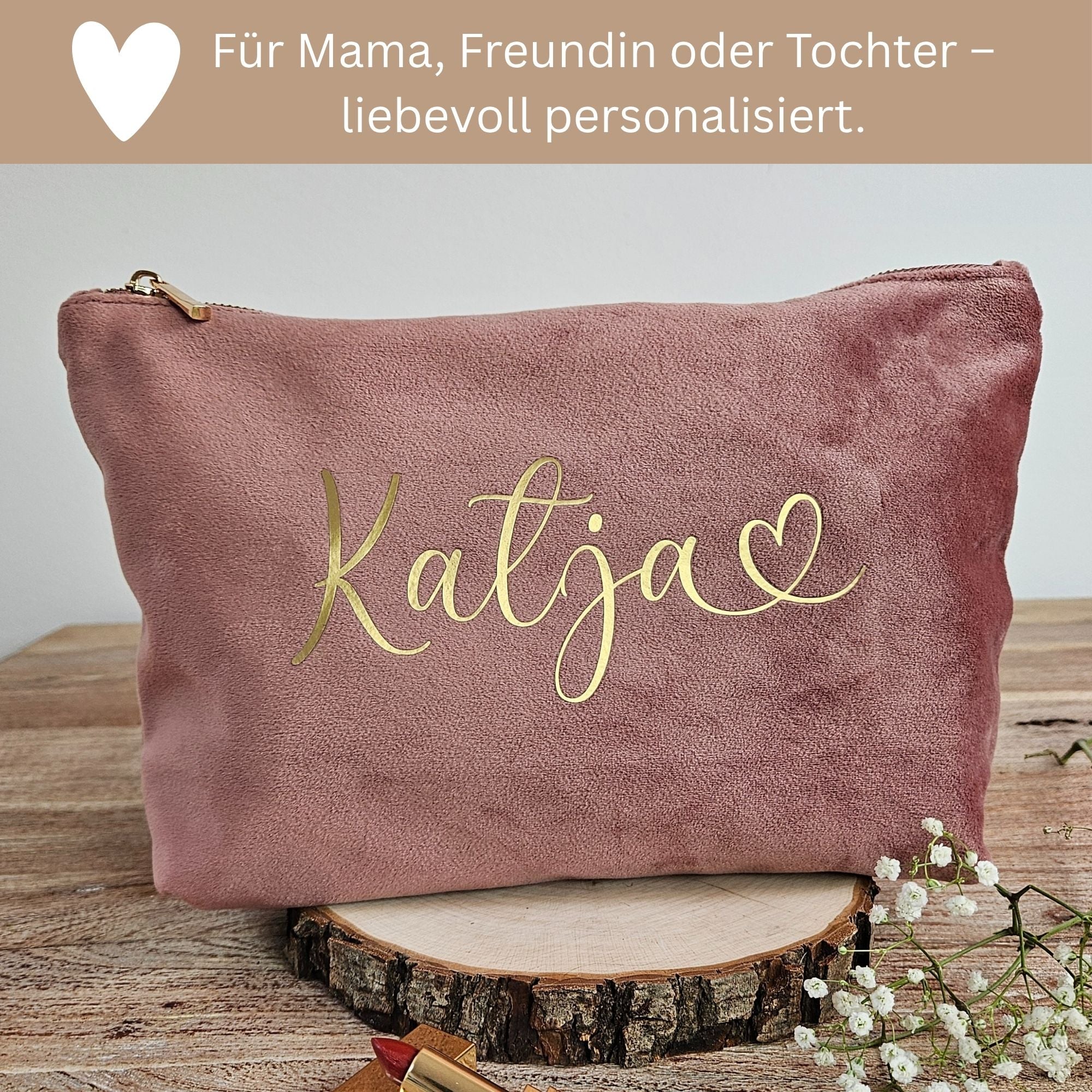 Personalisierte Kosmetiktasche aus altrosa Samt mit goldener Schrift Katja – weiches Accessoire für Frauen.