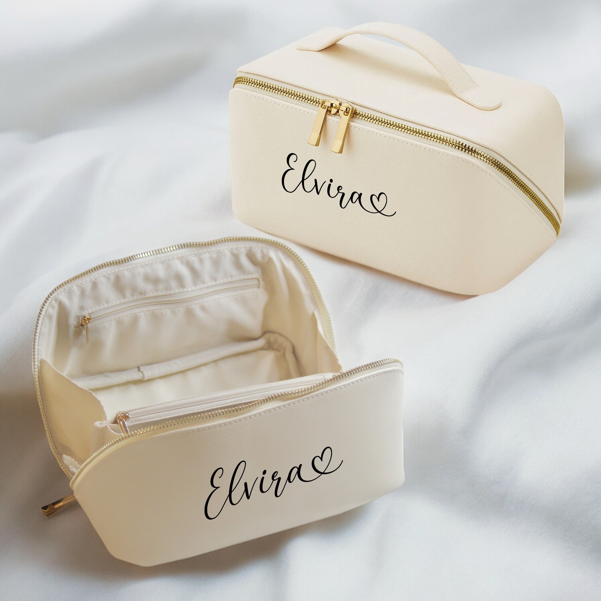 Offene und geschlossene Kosmetiktasche in Creme mit Personalisierung