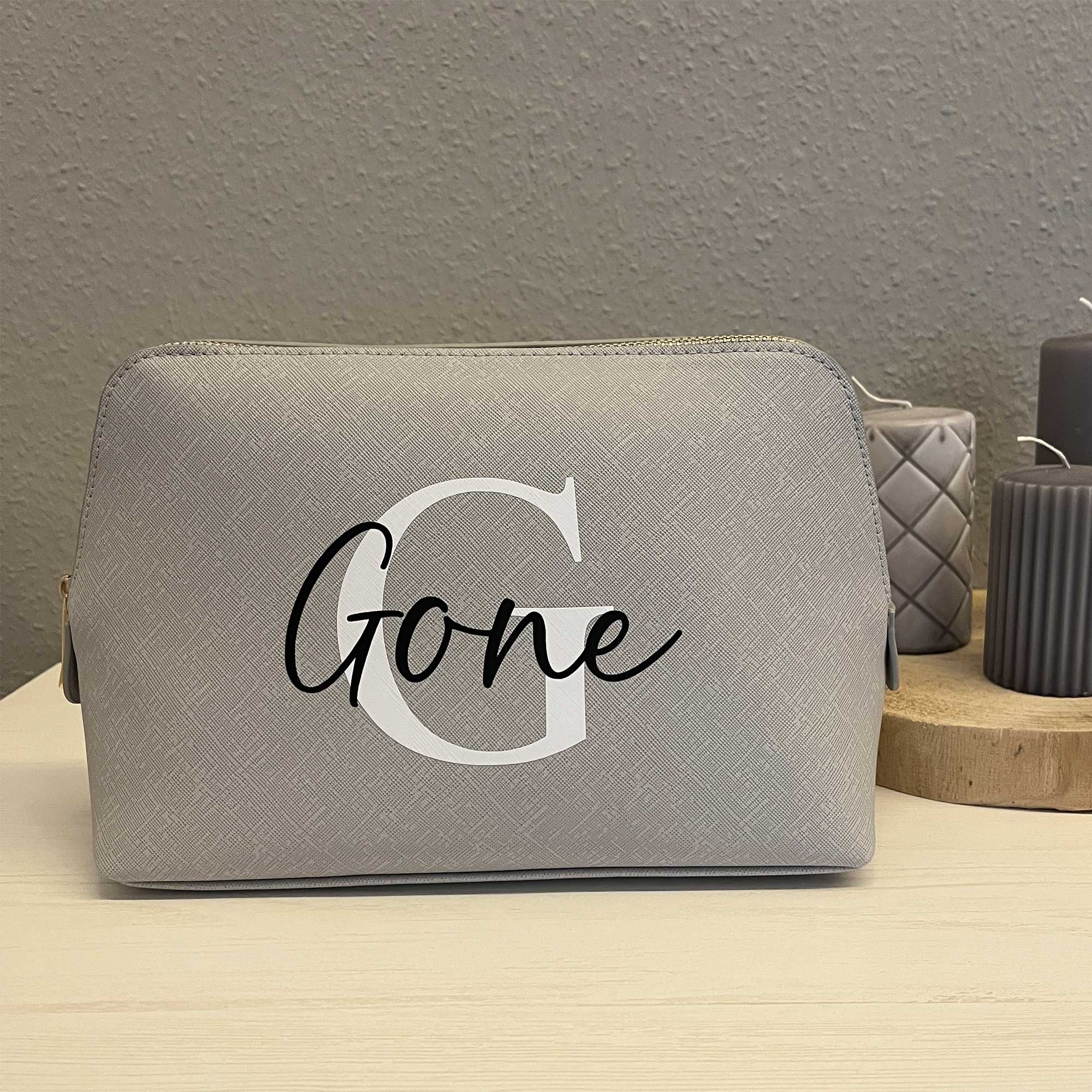 Kosmetiktasche personalisiert mit Initial & Name – Schminktasche & Kulturtasche Damen | Geschenk für Frauen mit Namen