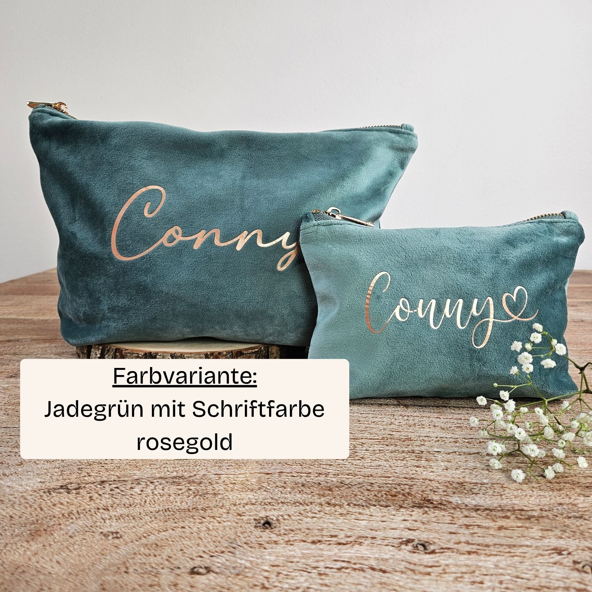 Personalisierte Kosmetiktaschen in Jadegrün mit rosegoldener Schriftfarbe Conny – liebevoll handveredelt.
