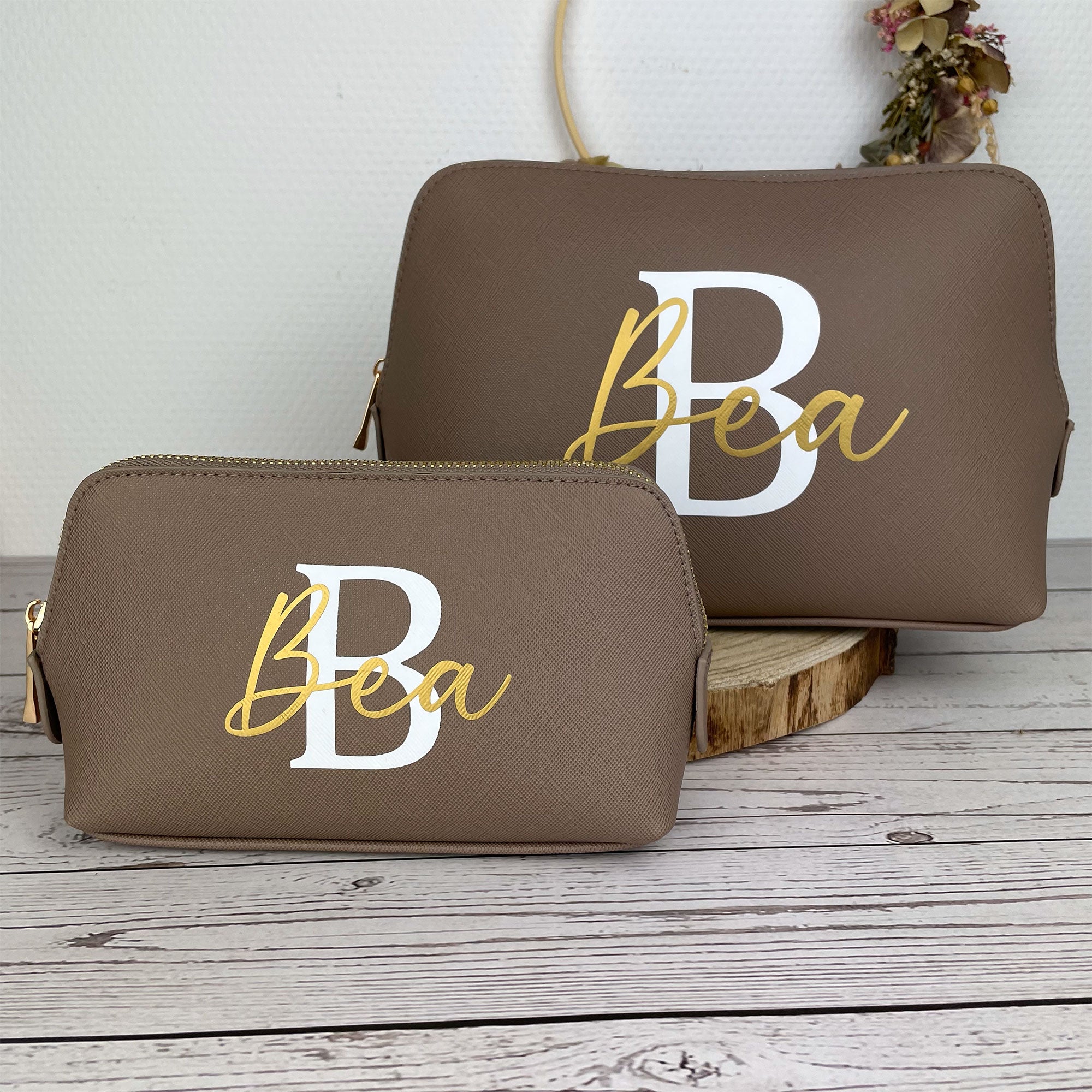 Kosmetiktasche personalisiert mit Initial & Name – Schminktasche & Kulturtasche Damen | Geschenk für Frauen mit Namen