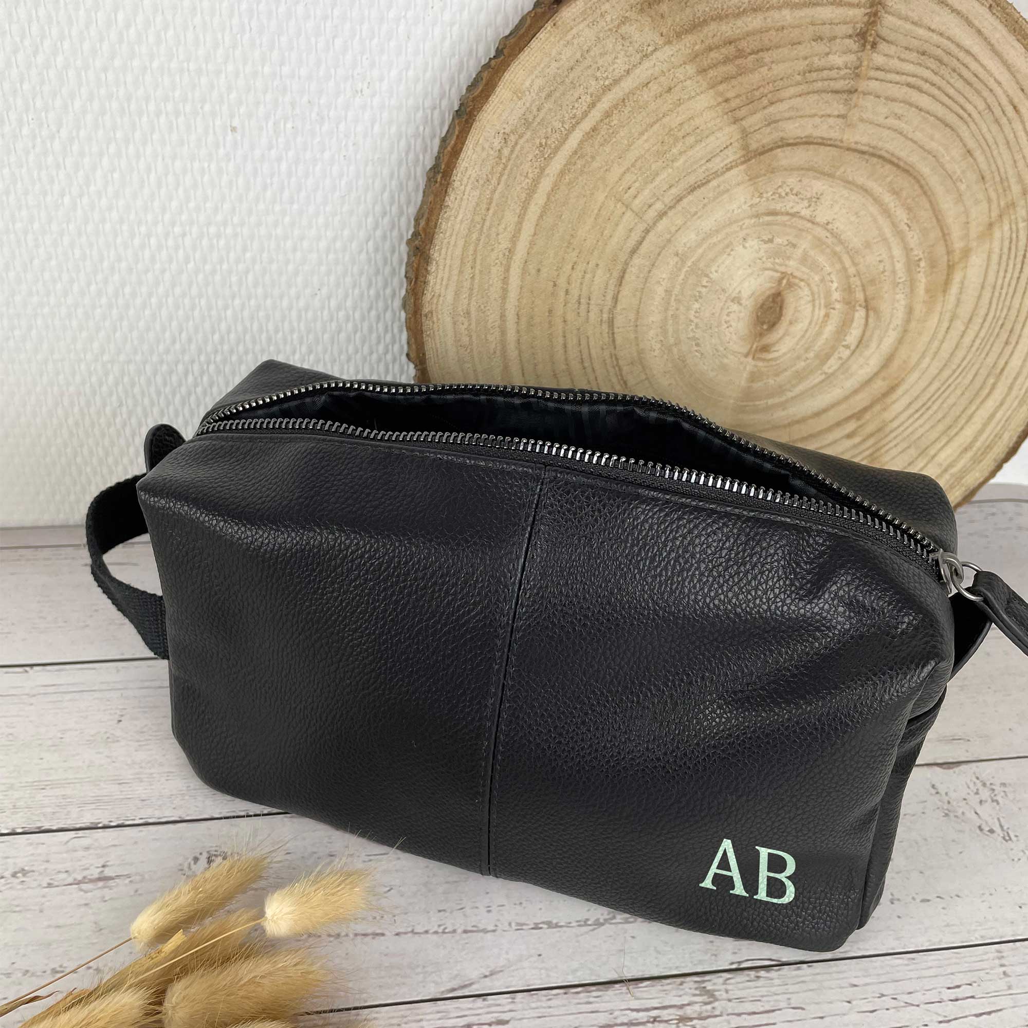 Kulturbeutel Herren mit Namen personalisiert | Kulturtasche Männer Geschenk | Kulturbeutel personalisiert Männer Braun Schwarz
