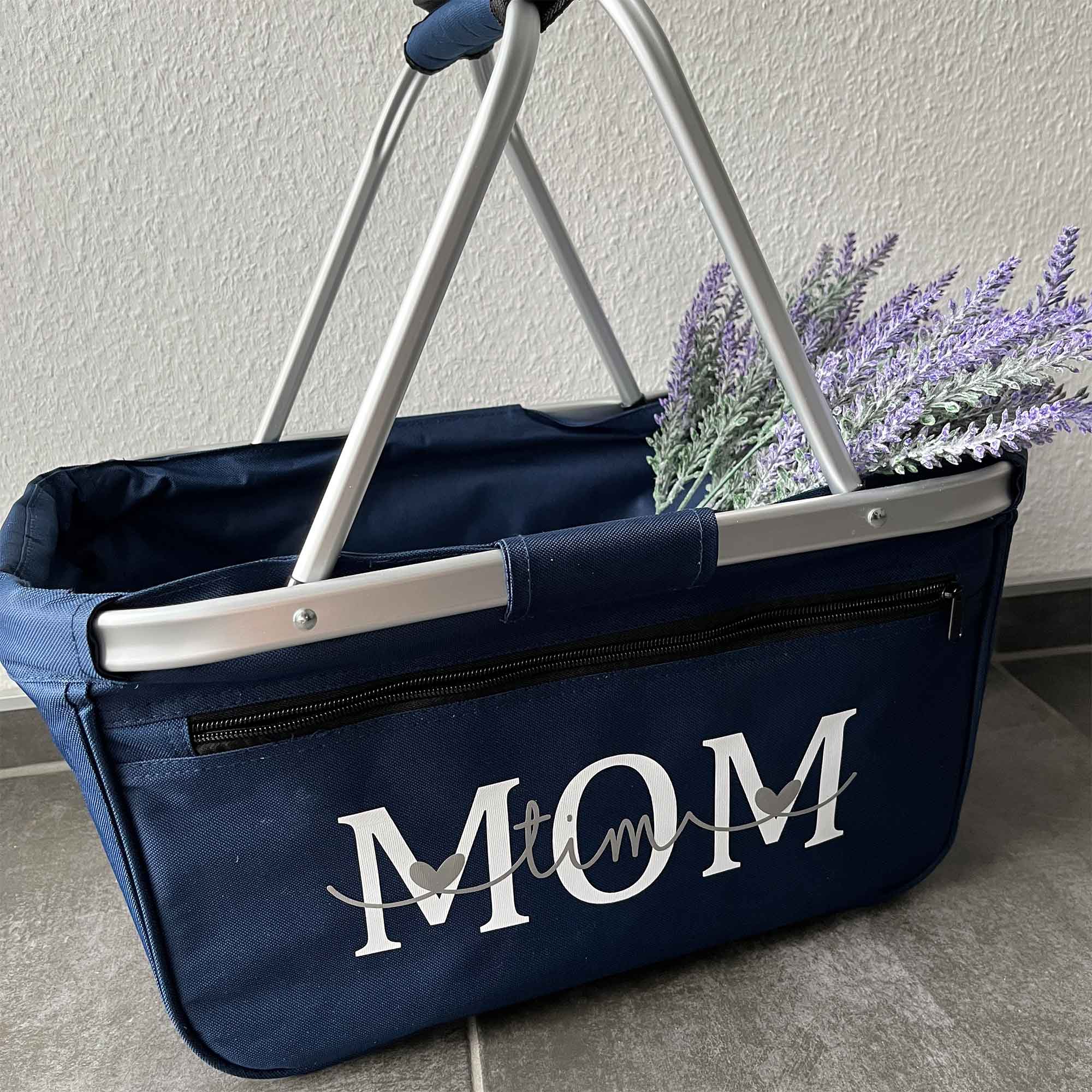 Personalisiertes Geschenk für Mama – Einkaufskorb mit Herzlinie
