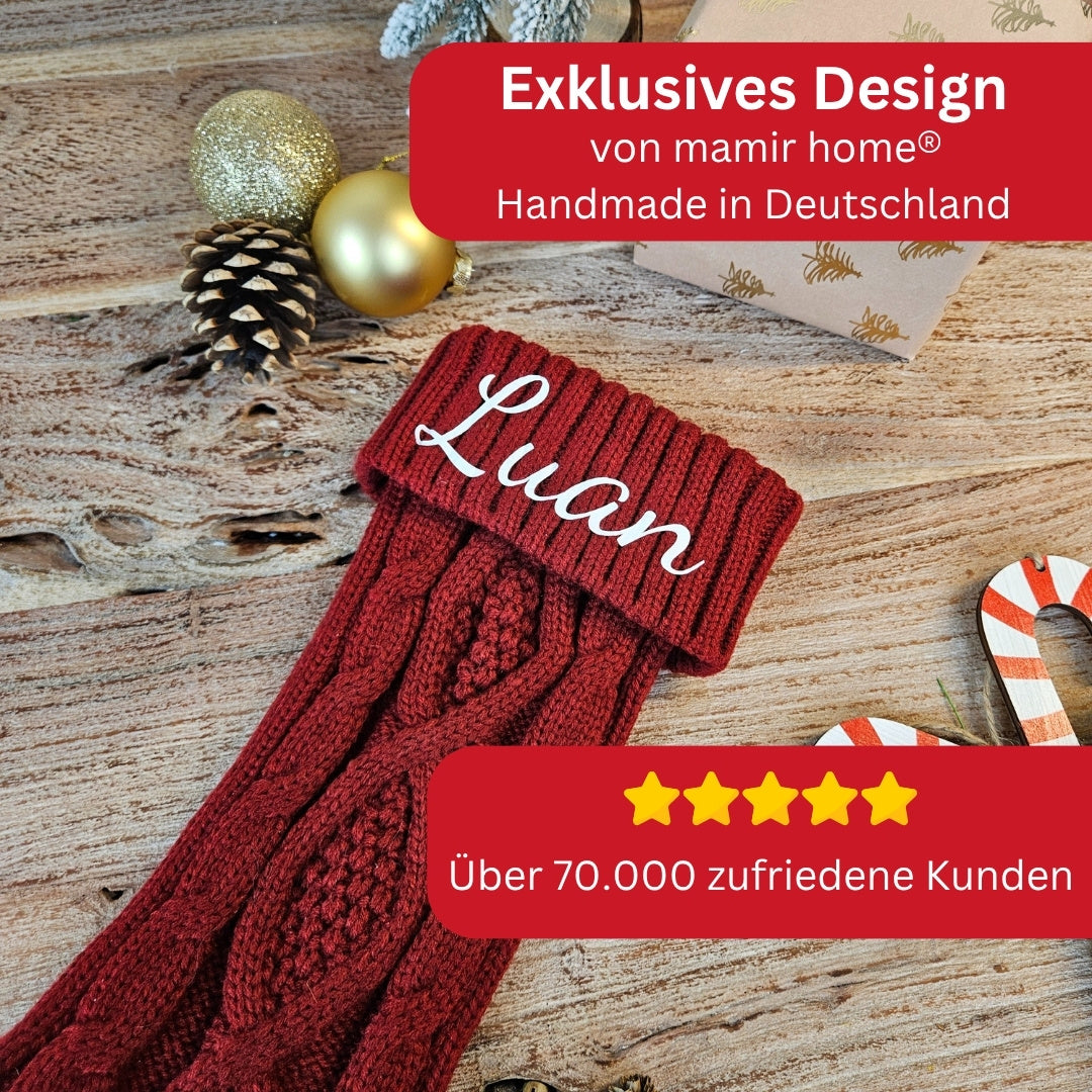 Detailaufnahme roter Nikolaussocke mit weißem Namensaufdruck, handmade in Deutschland