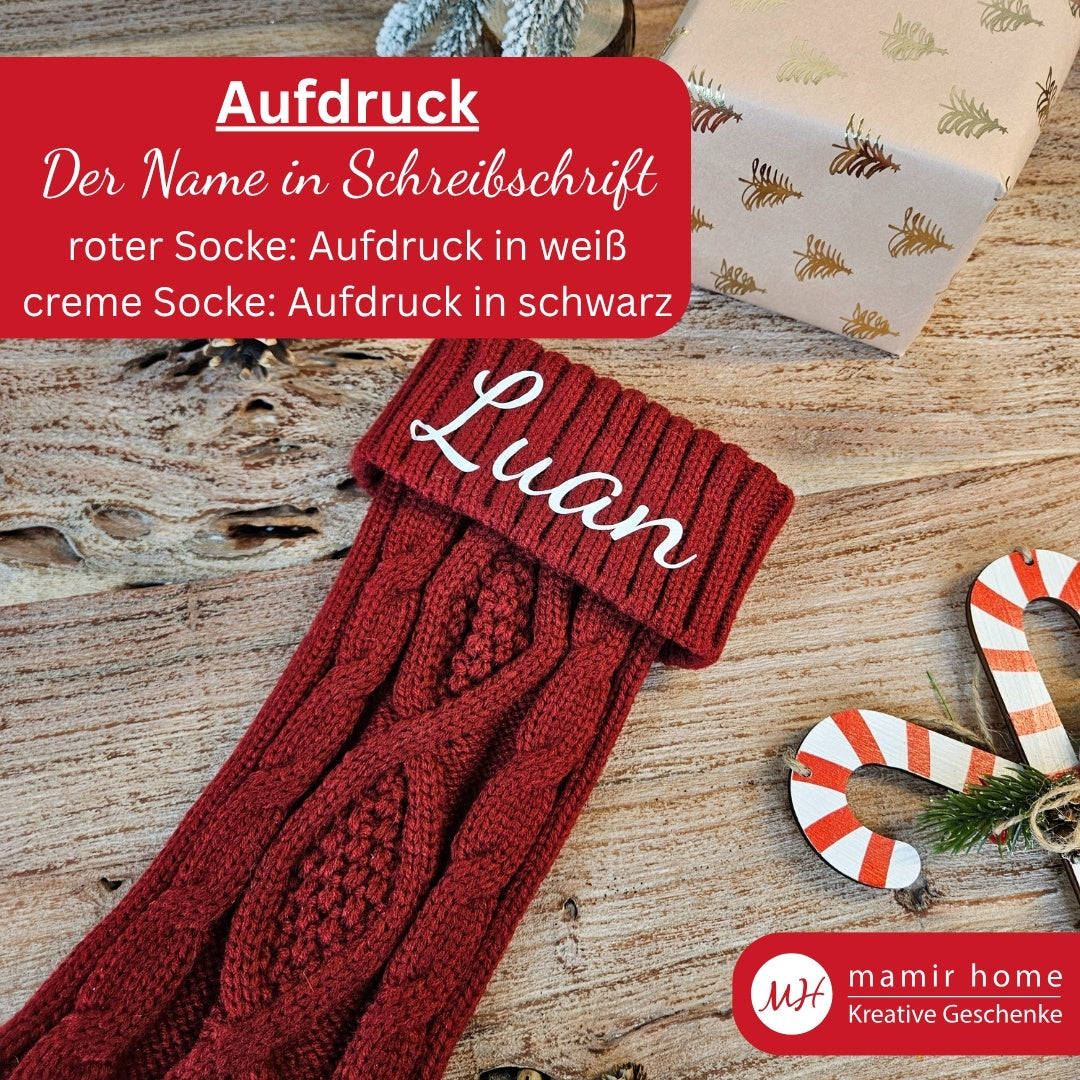 Personalisierte Nikolaussocke in Rot mit weißem Namensaufdruck in Schreibschrift auf dem Bündchen