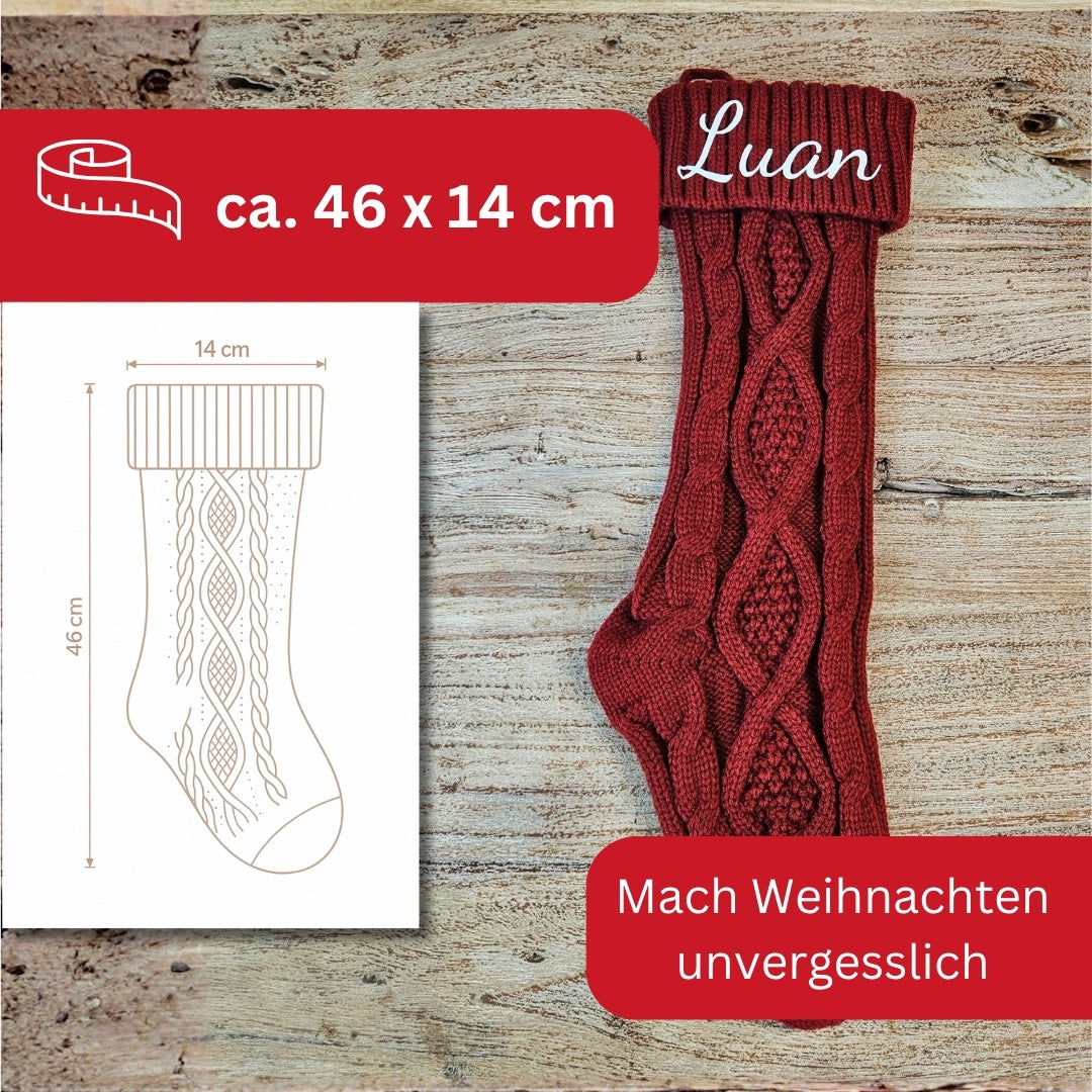 Technische Zeichnung der Stricksocke mit Größenangabe 46 x 14 cm neben roter Nikolaussocke