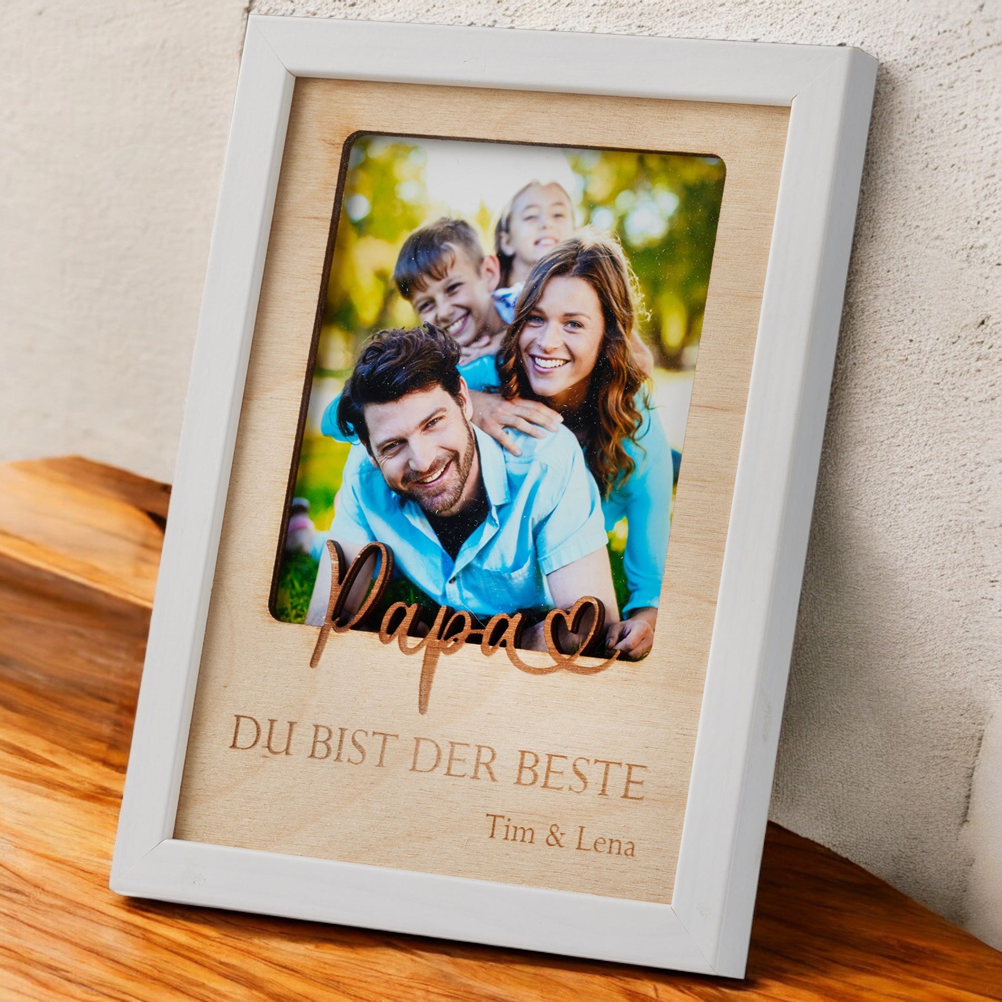 Handgefertigter Bilderrahmen für Papa mit Gravur – ideales Geschenk mit Herz