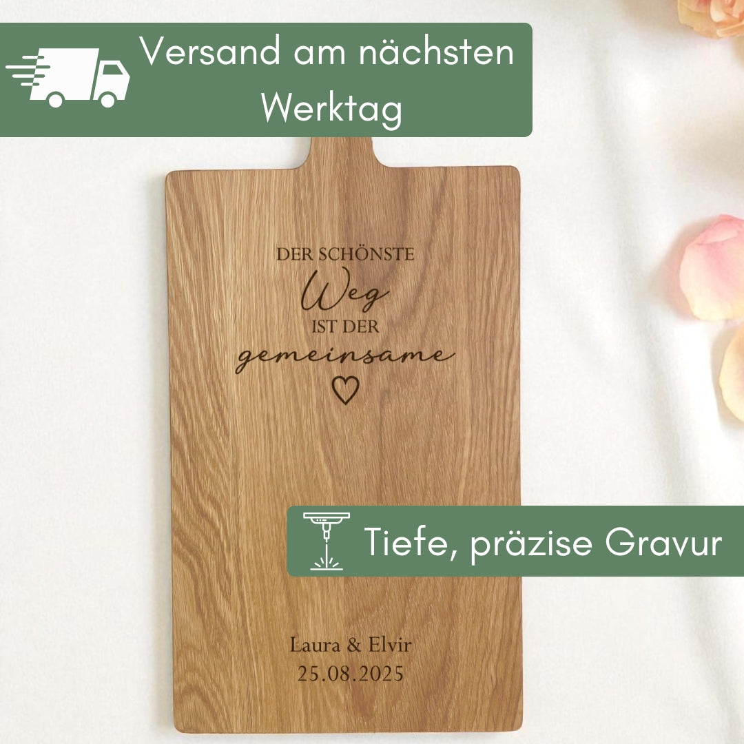 Eichenholz-Schneidebrett mit Gravur – personalisiertes Geschenk für Brautpaar oder Verlobung