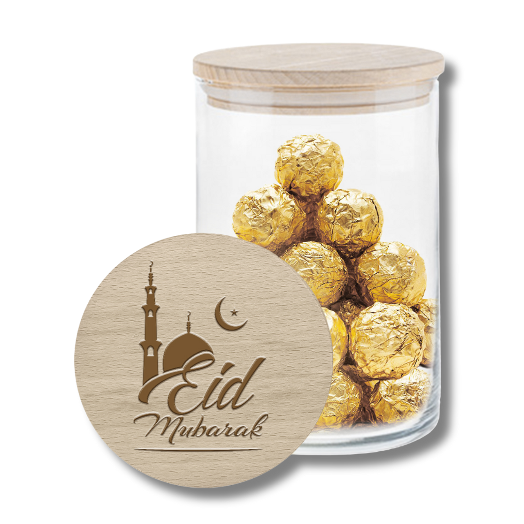 Freigestelltes Bild eines mittleren Geschenkglases mit Eid Mubarak Gravur