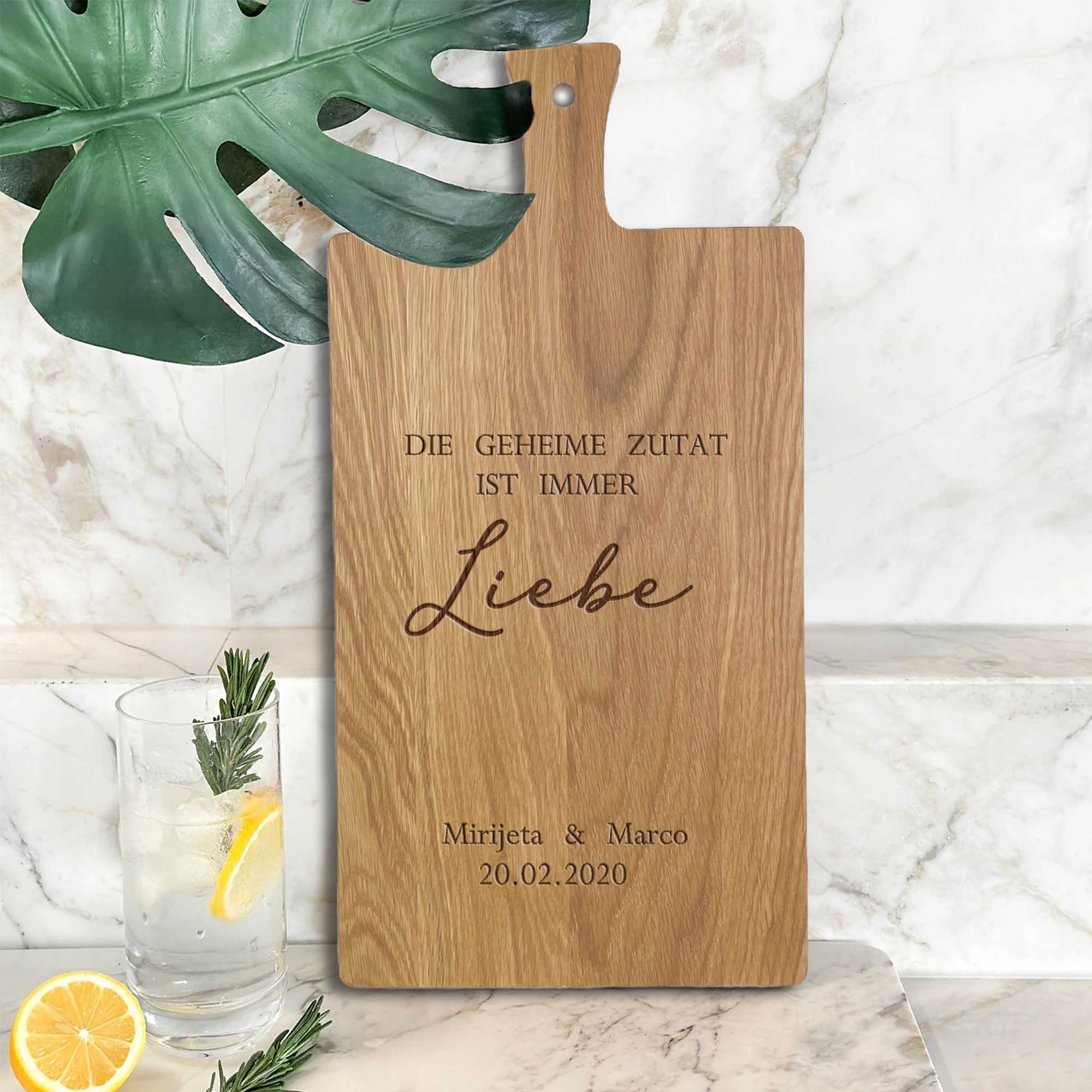 Schneidebrett Hochzeit personalisiert – Die geheime Zutat ist immer Liebe | Geschenk Brautpaar | Eichenholz mit Namen & Datum