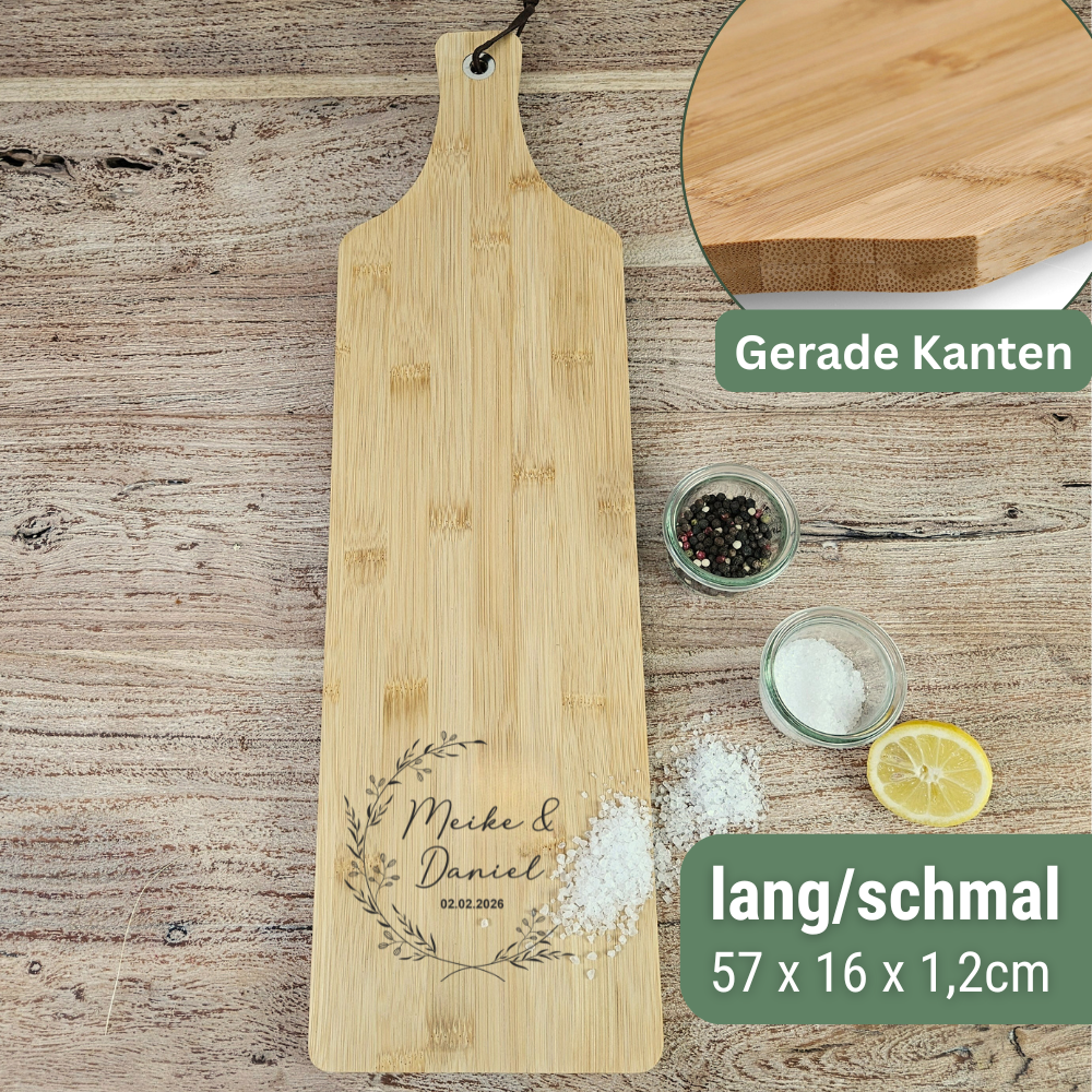 Lang schmales Schneidebrett aus Bambus mit Personalisierung. Graviertes Hochzeitsgeschenk mit Namen – ideal als Servierbrett oder dekoratives Küchenaccessoire.