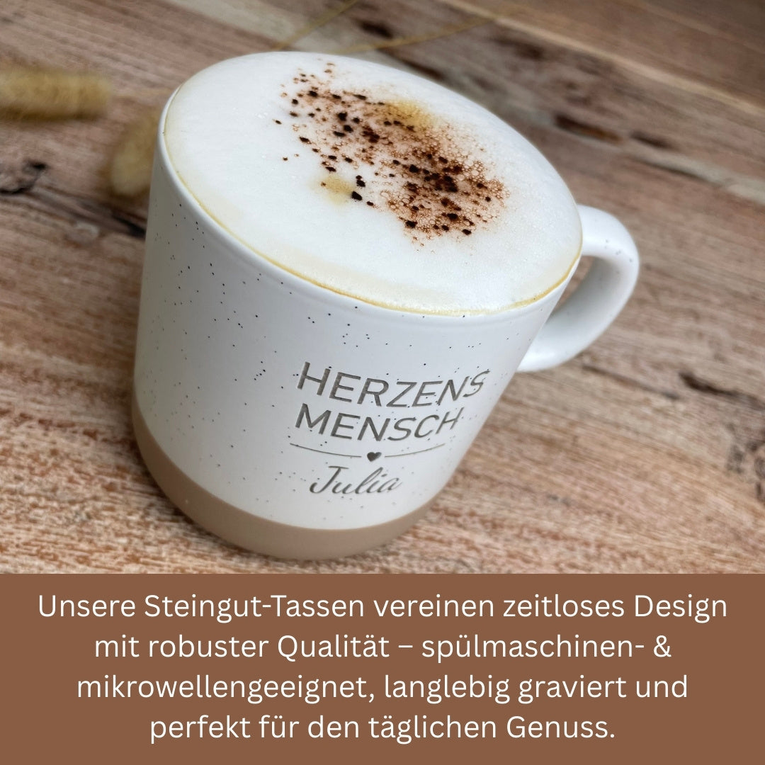 Gravierte Steingut Tasse Herzensmensch Julia, langlebig und spülmaschinenfest, Geschenkidee für Mama oder Freundin