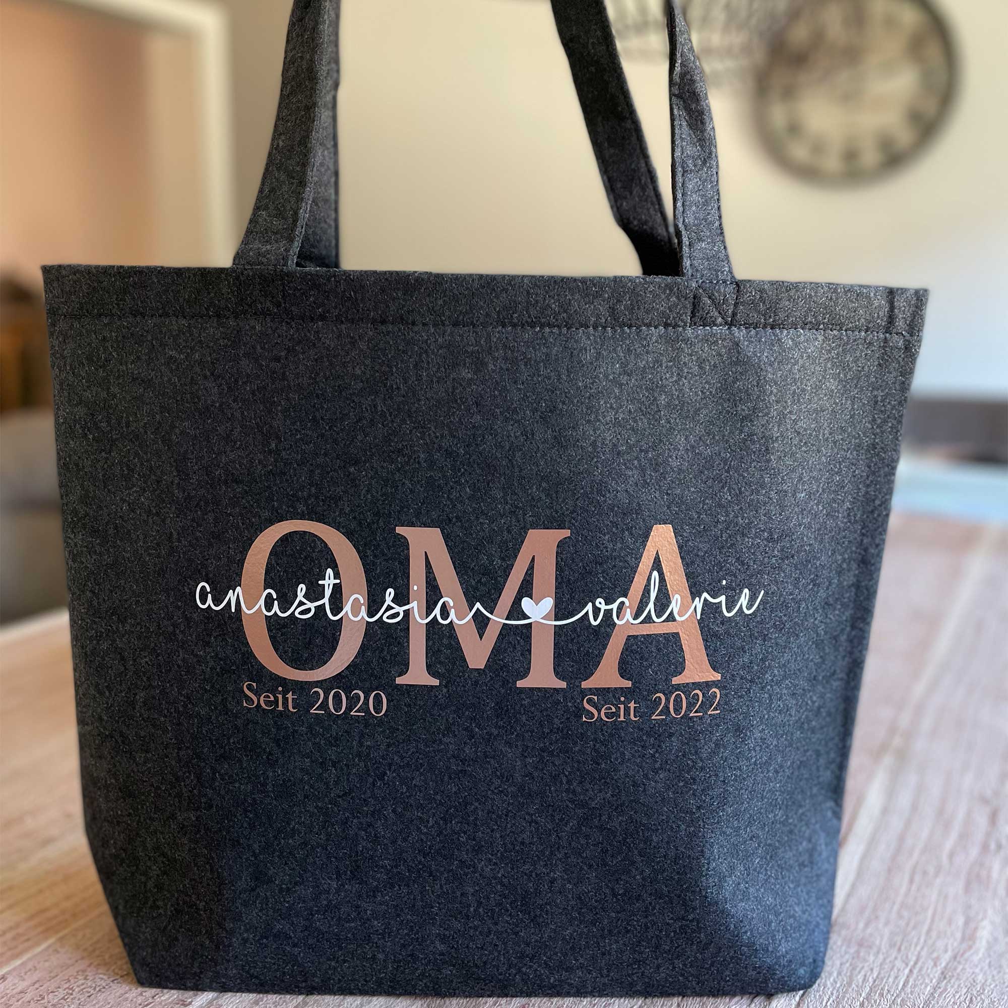 Tasche Oma personalisiert mit Namen & Jahreszahl – Filztasche für Oma