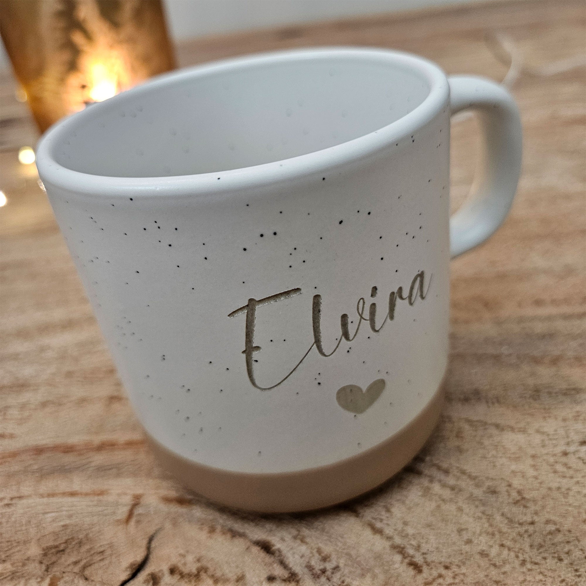 Kaffeetasse mit Namen Elvira und Herz – ideal für warme Momente und liebevolle Gesten.